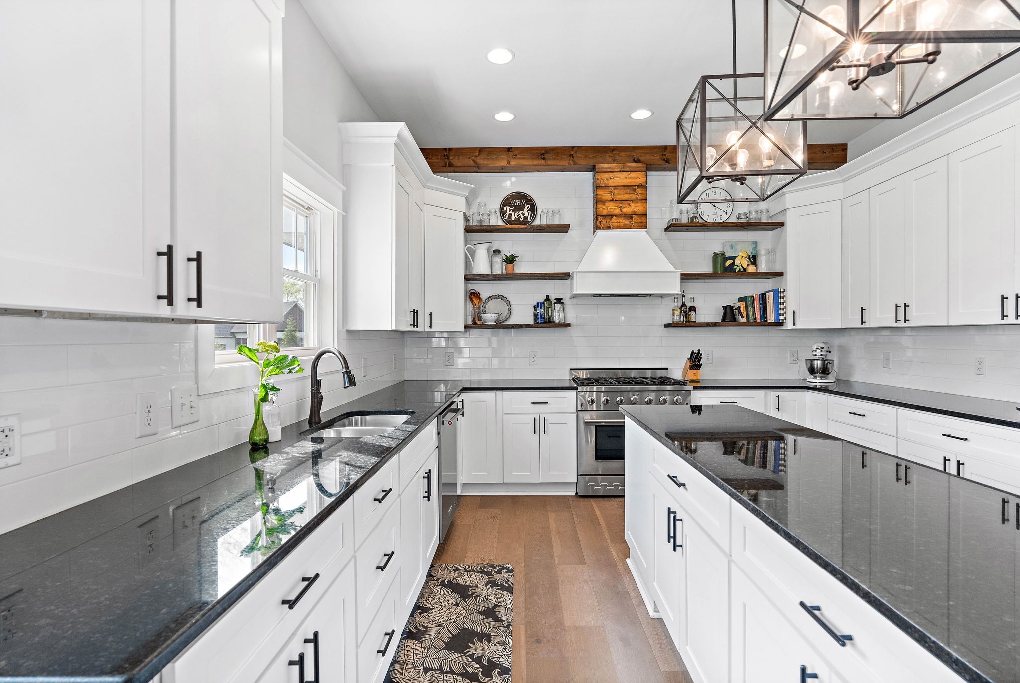 1211 Bayview Dr