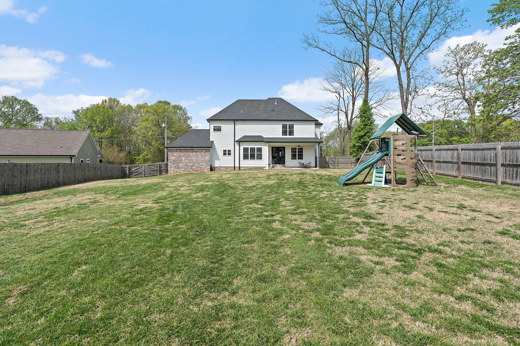 1211 Bayview Dr