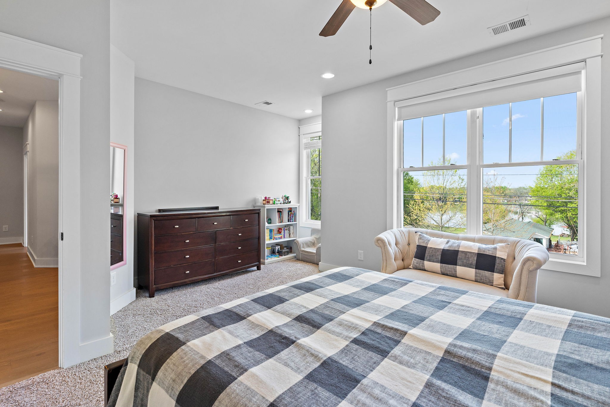 1211 Bayview Dr