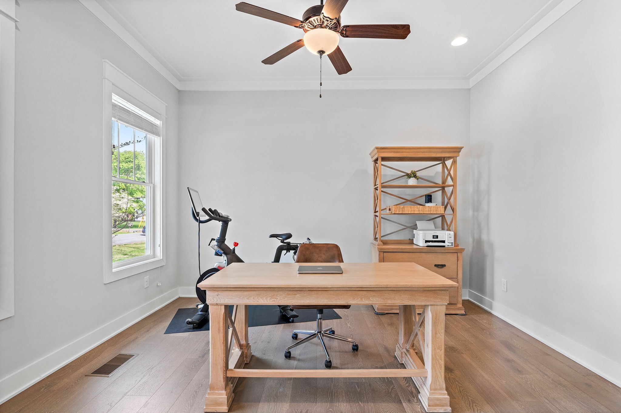 1211 Bayview Dr