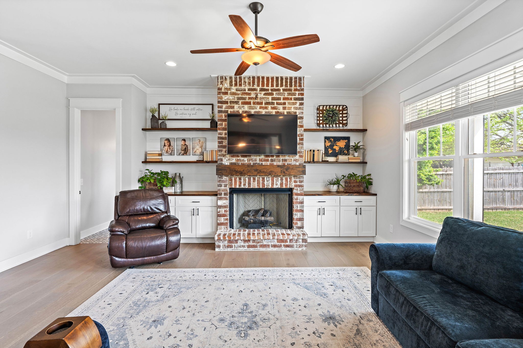 1211 Bayview Dr