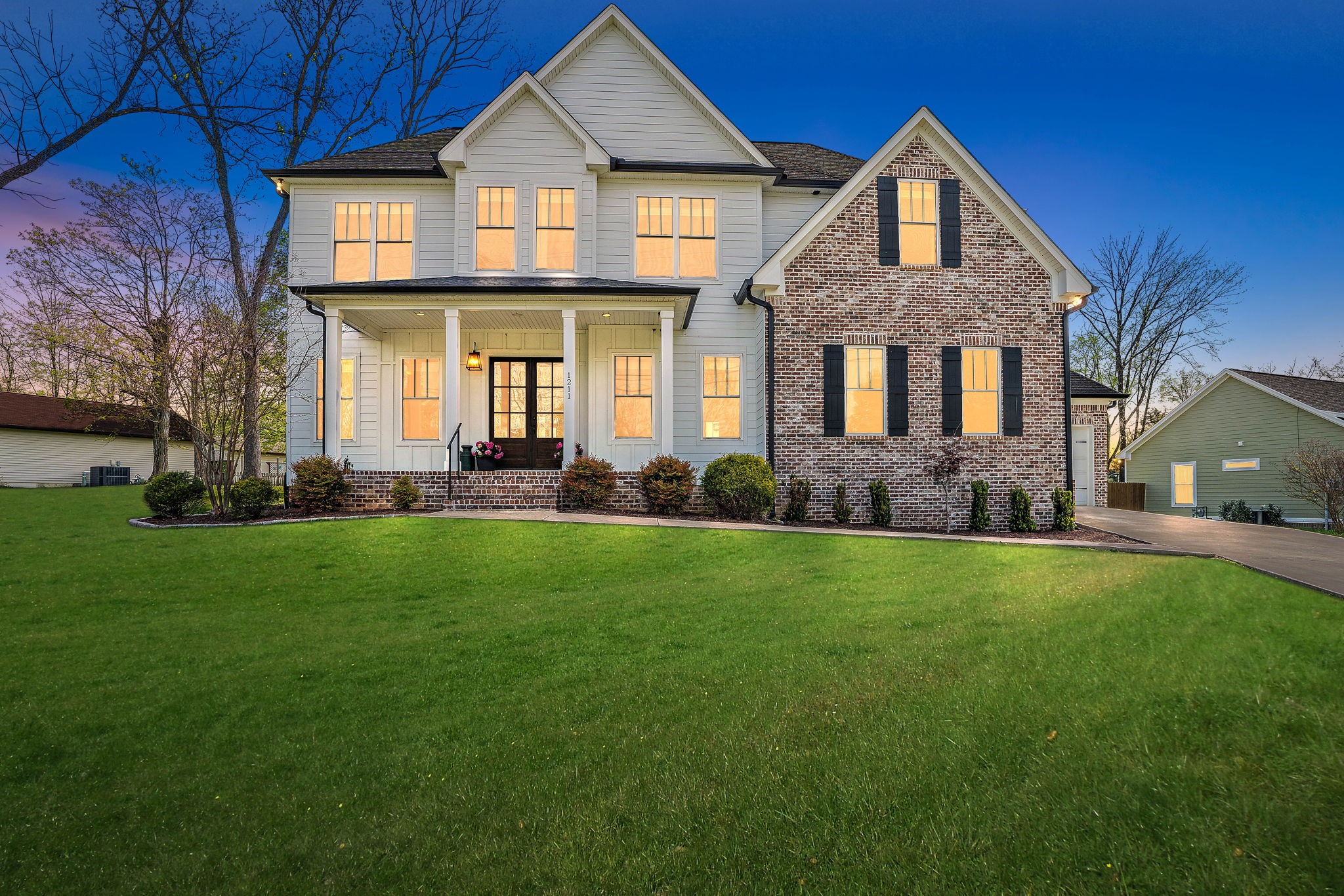 1211 Bayview Dr