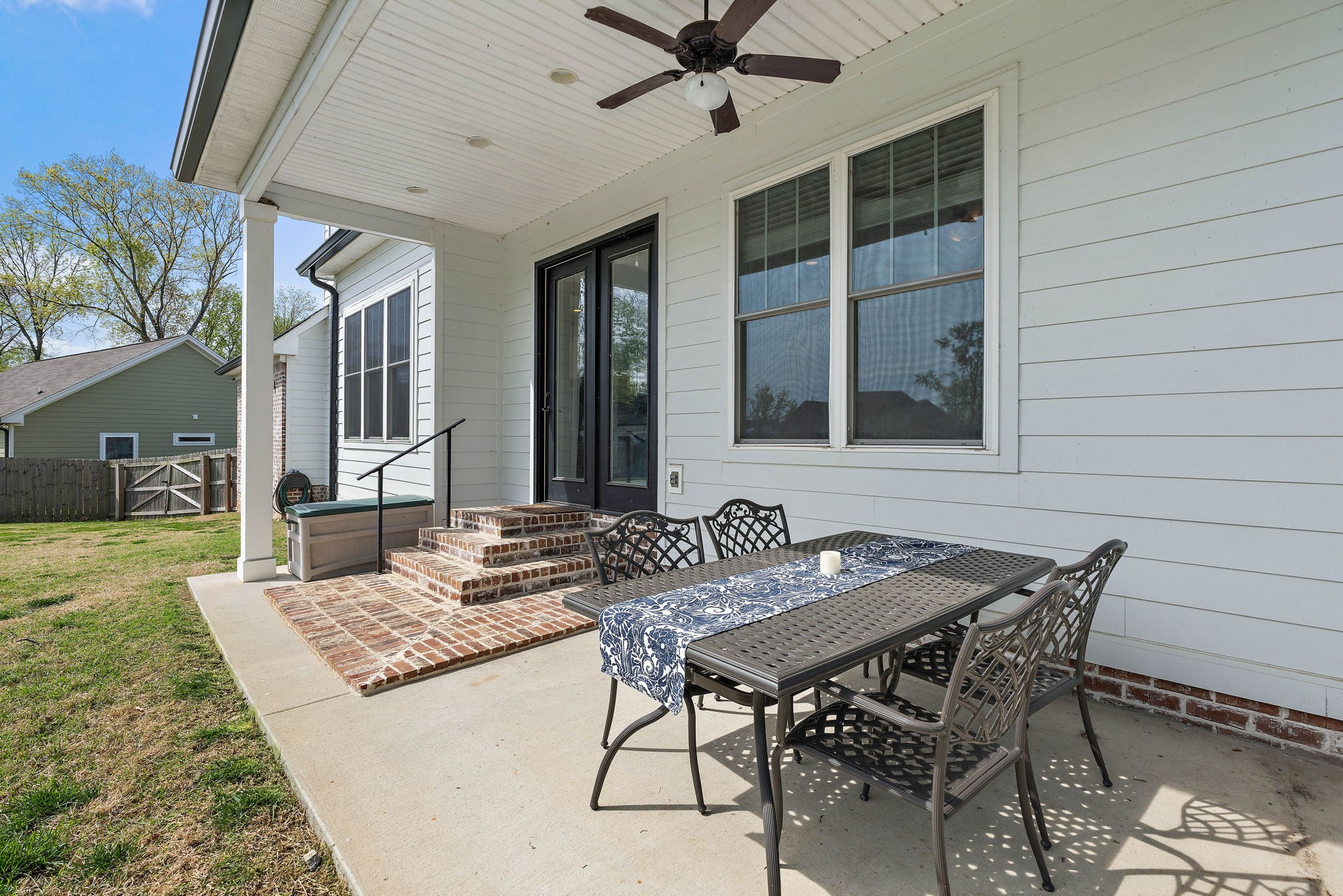 1211 Bayview Dr