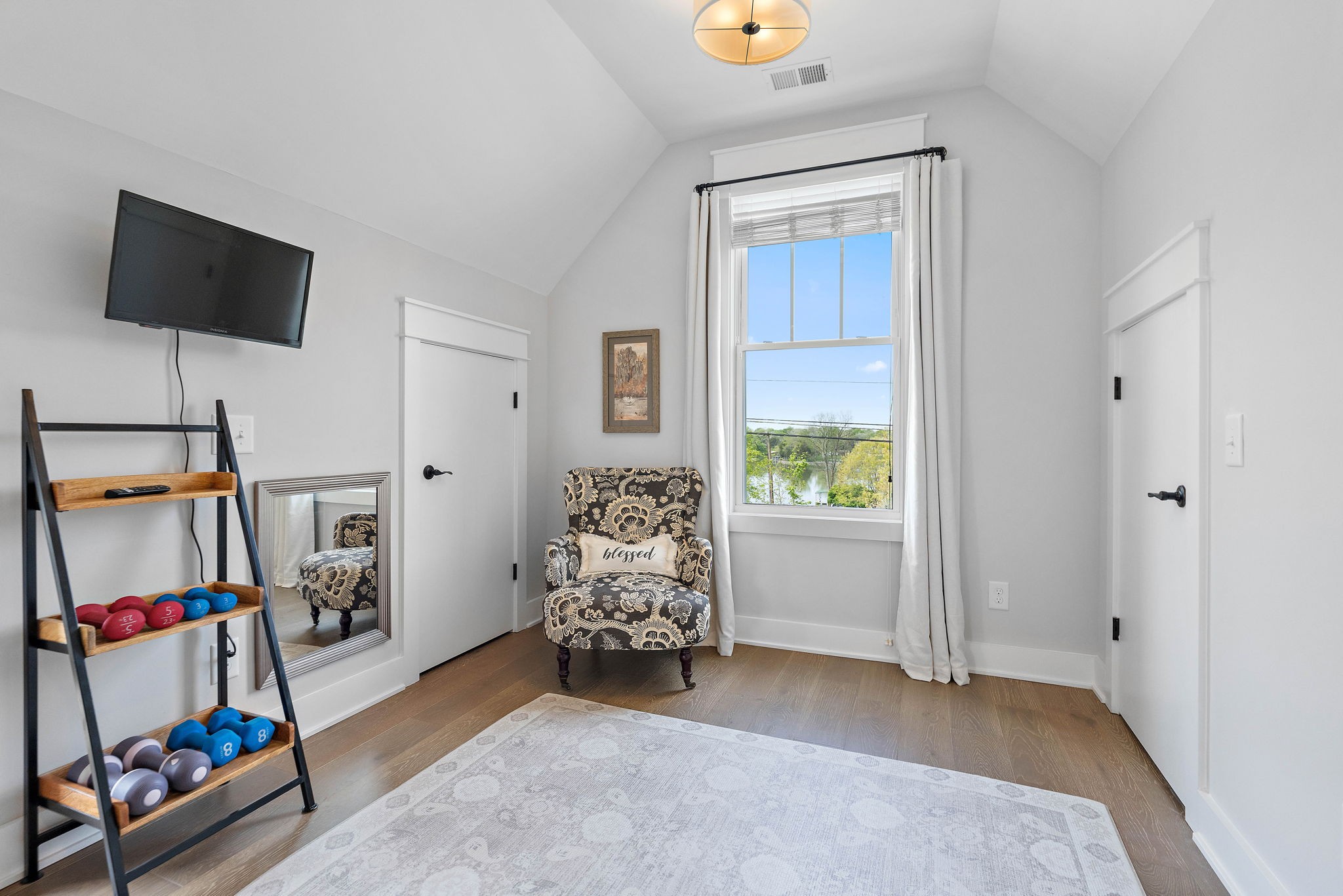 1211 Bayview Dr