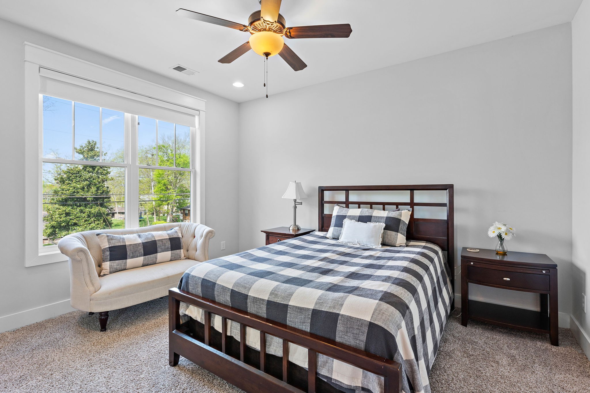 1211 Bayview Dr