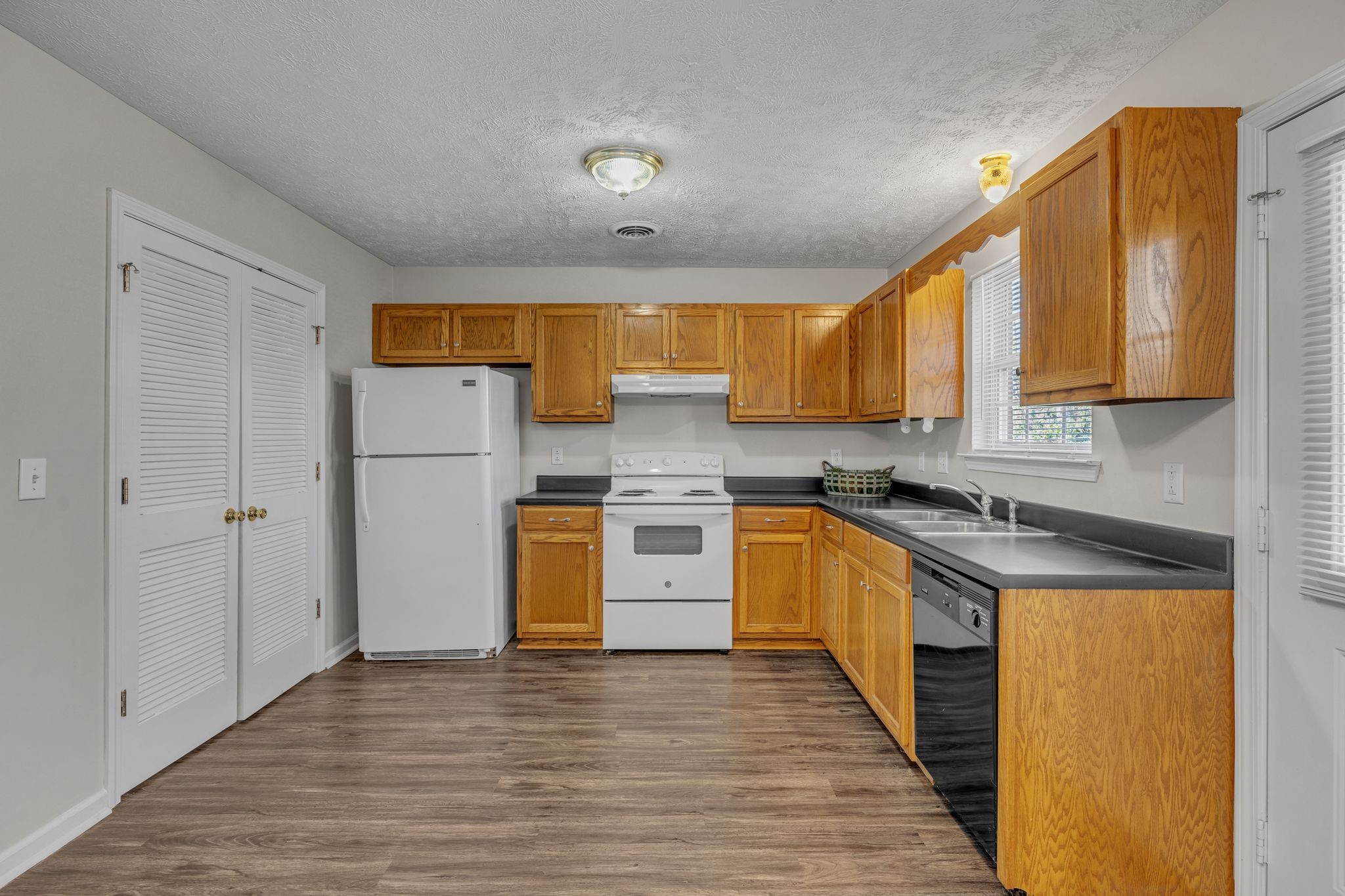 1511 Center Pointe Dr