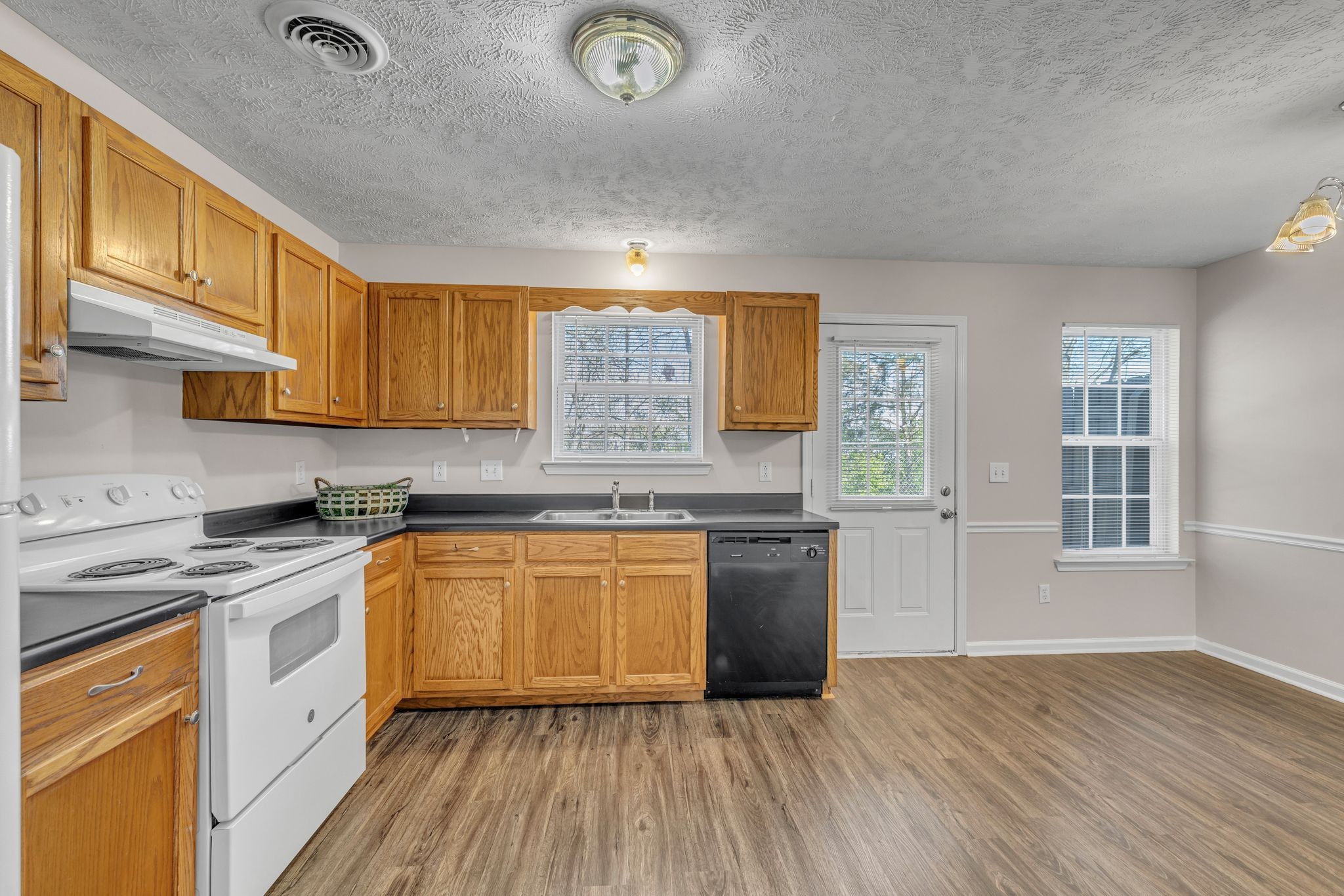 1511 Center Pointe Dr