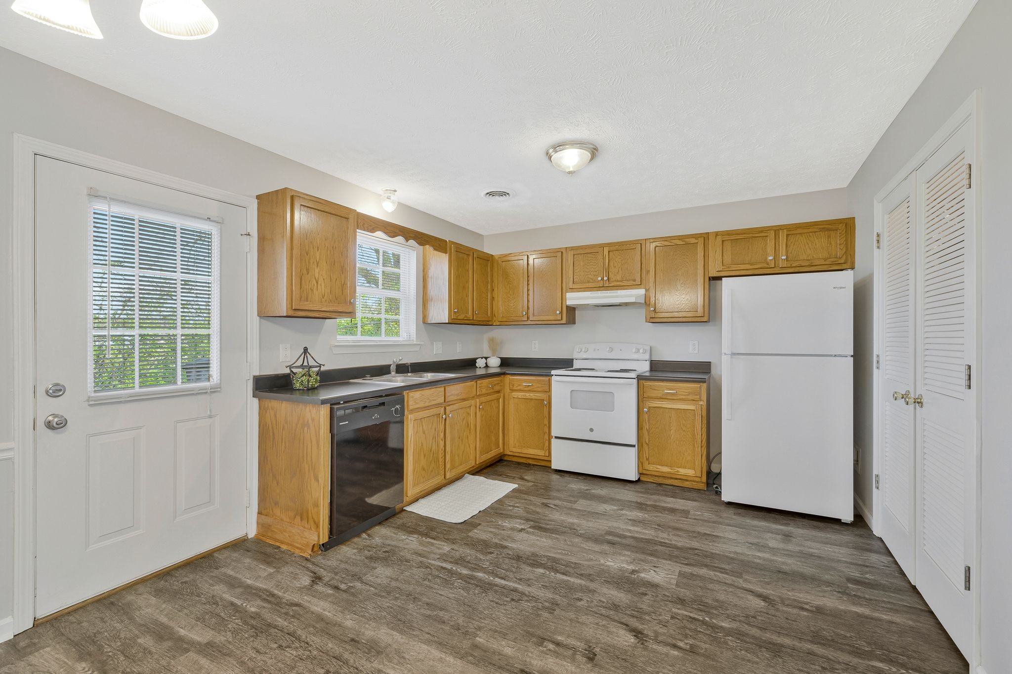 1517 Center Pointe Dr