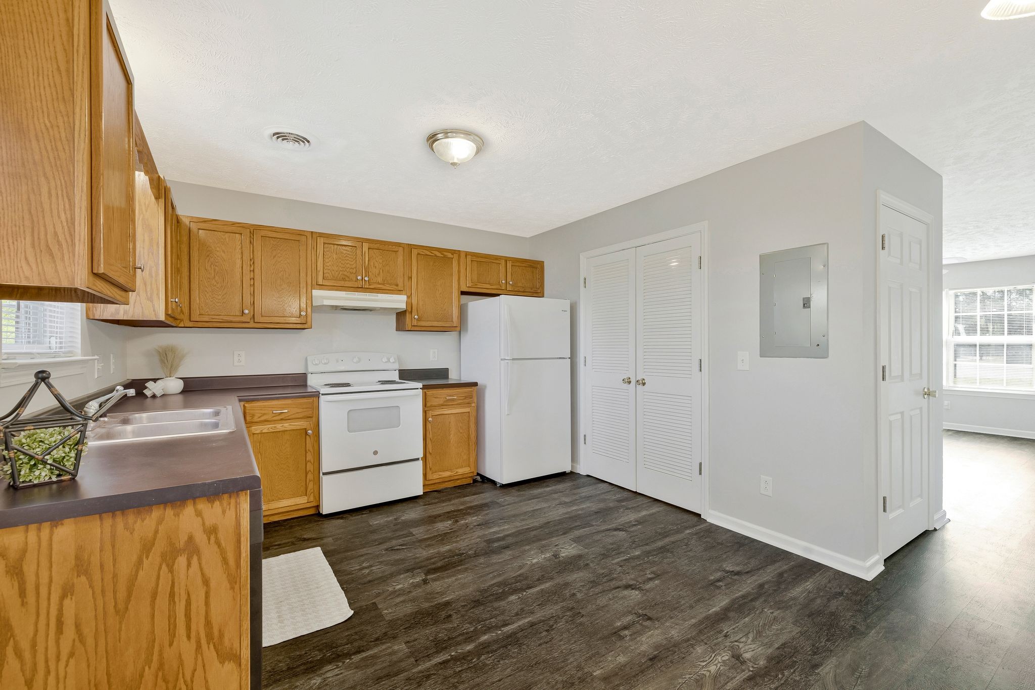 1517 Center Pointe Dr