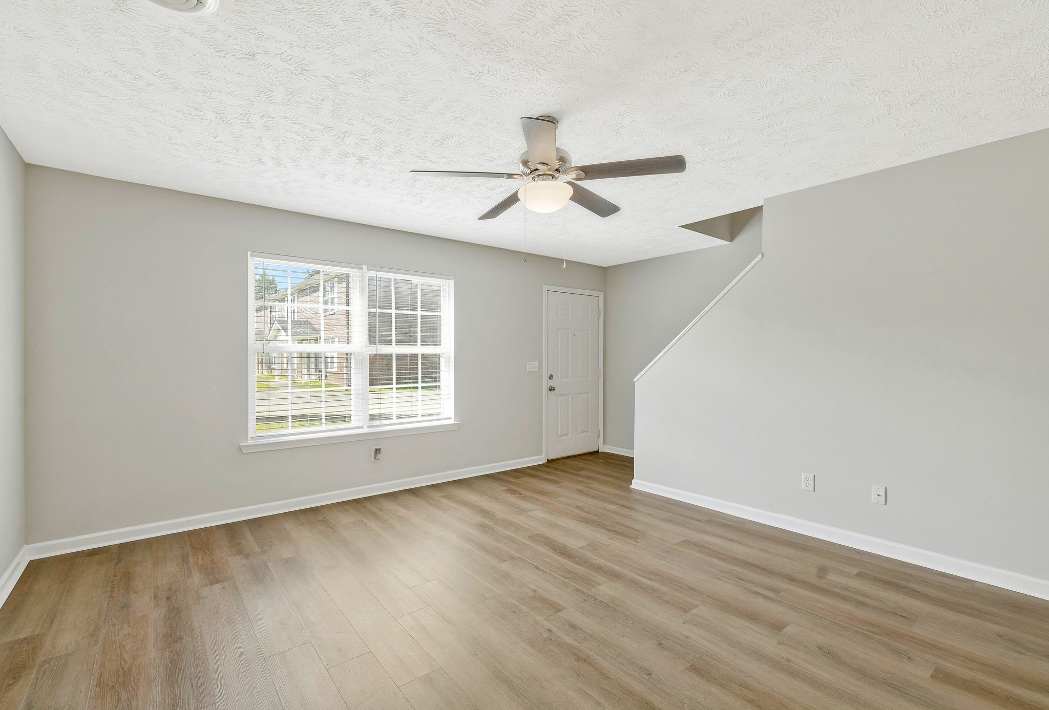 1513 Center Pointe Dr