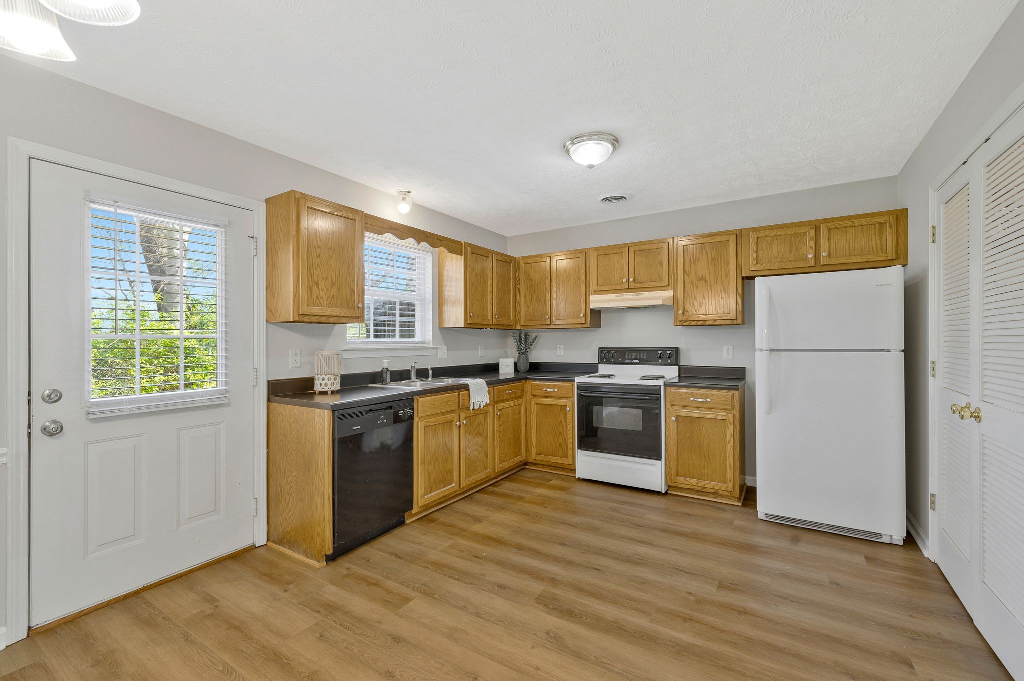 1513 Center Pointe Dr