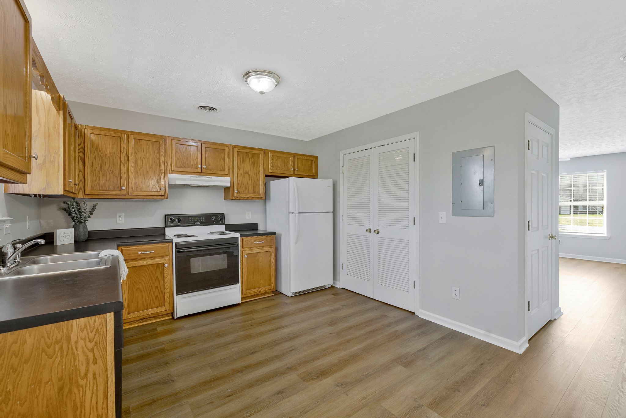 1513 Center Pointe Dr