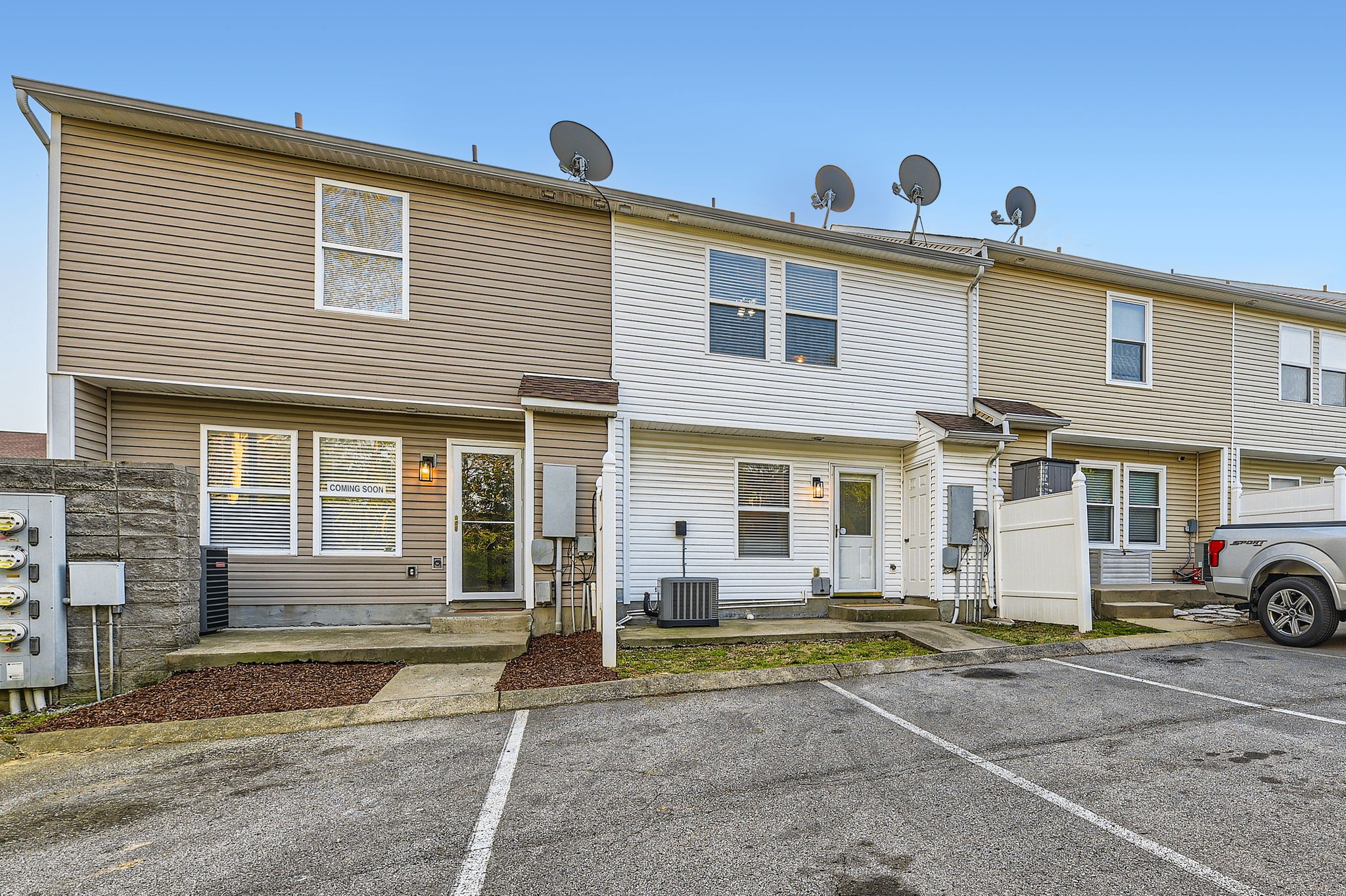 5853 Monroe Xing