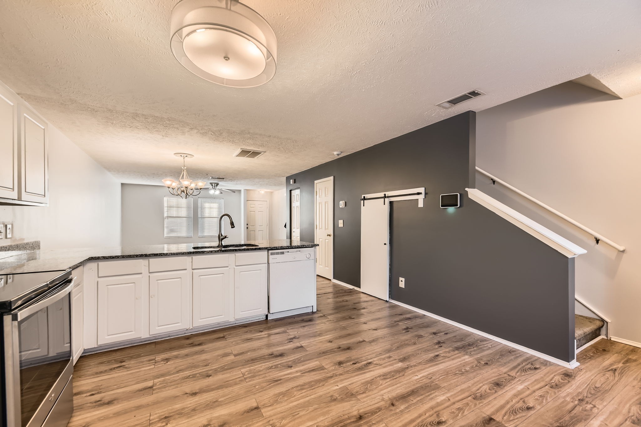 5853 Monroe Xing