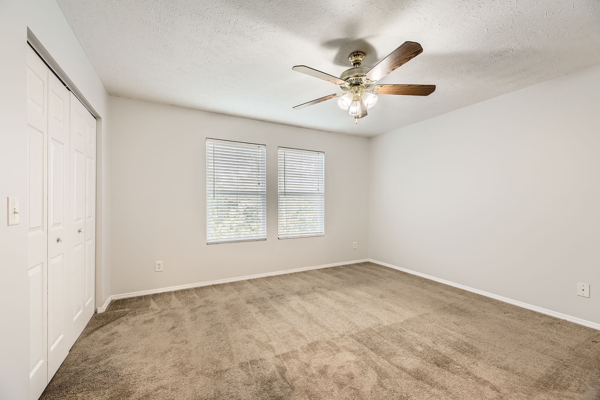 5853 Monroe Xing