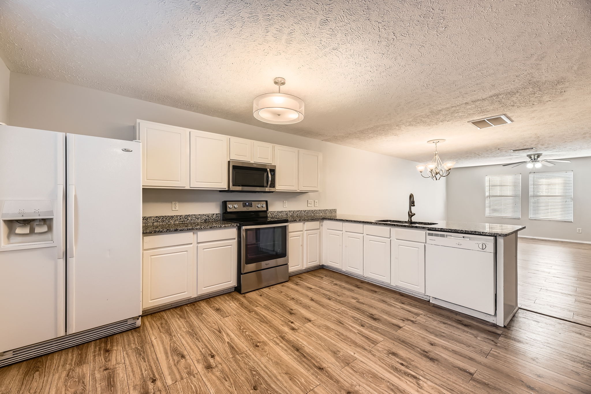 5853 Monroe Xing
