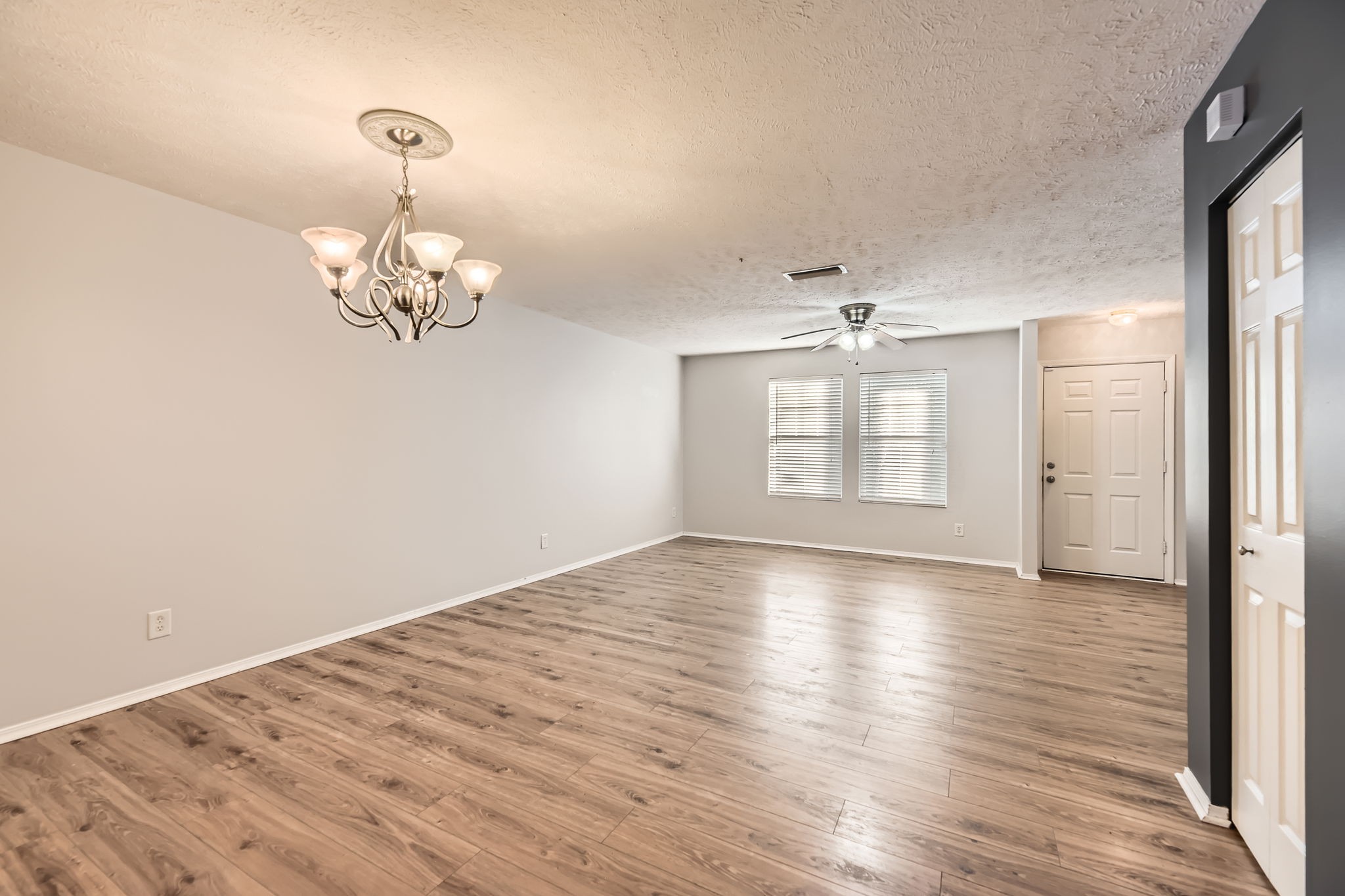 5853 Monroe Xing