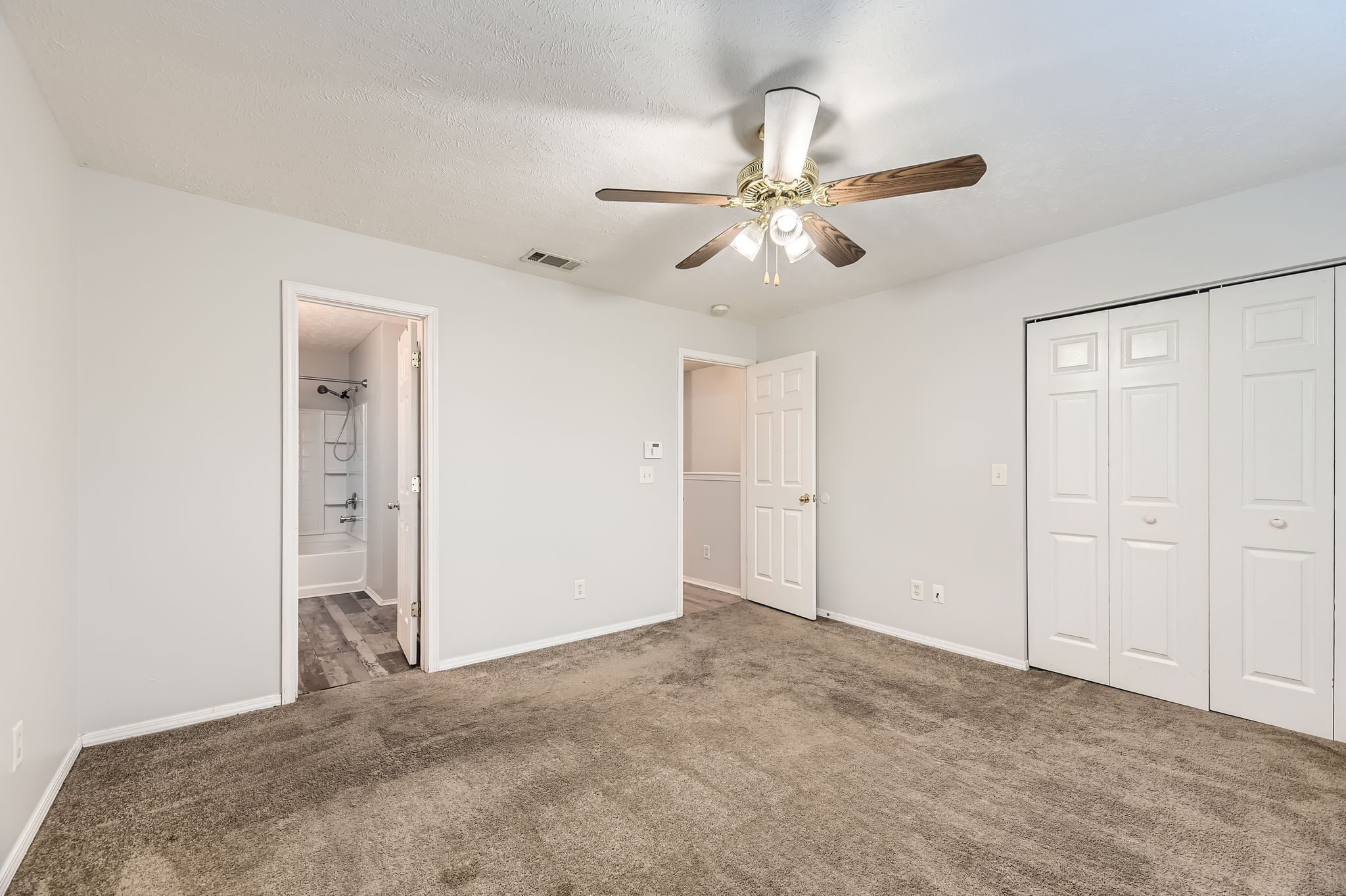5853 Monroe Xing