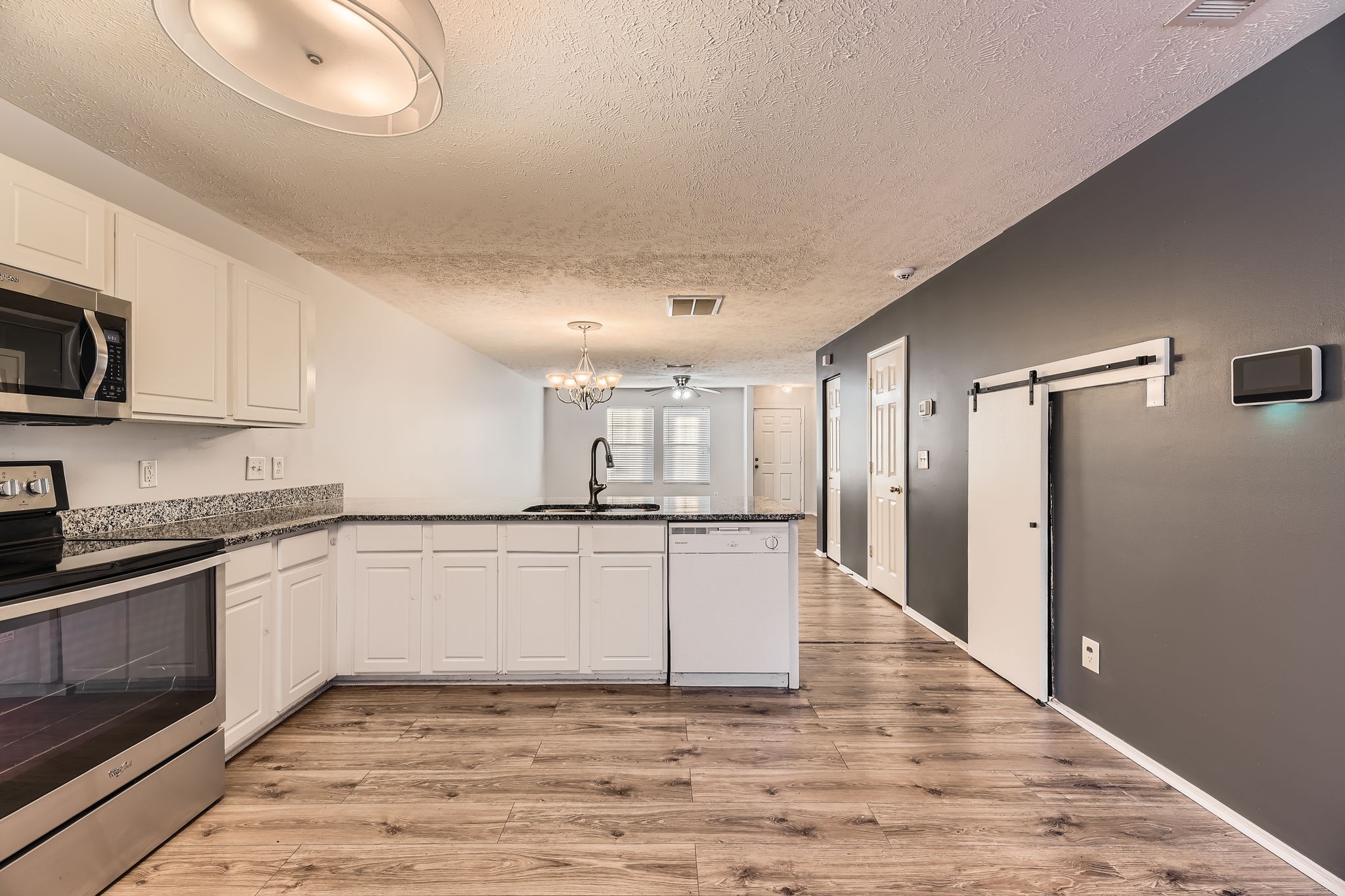 5853 Monroe Xing