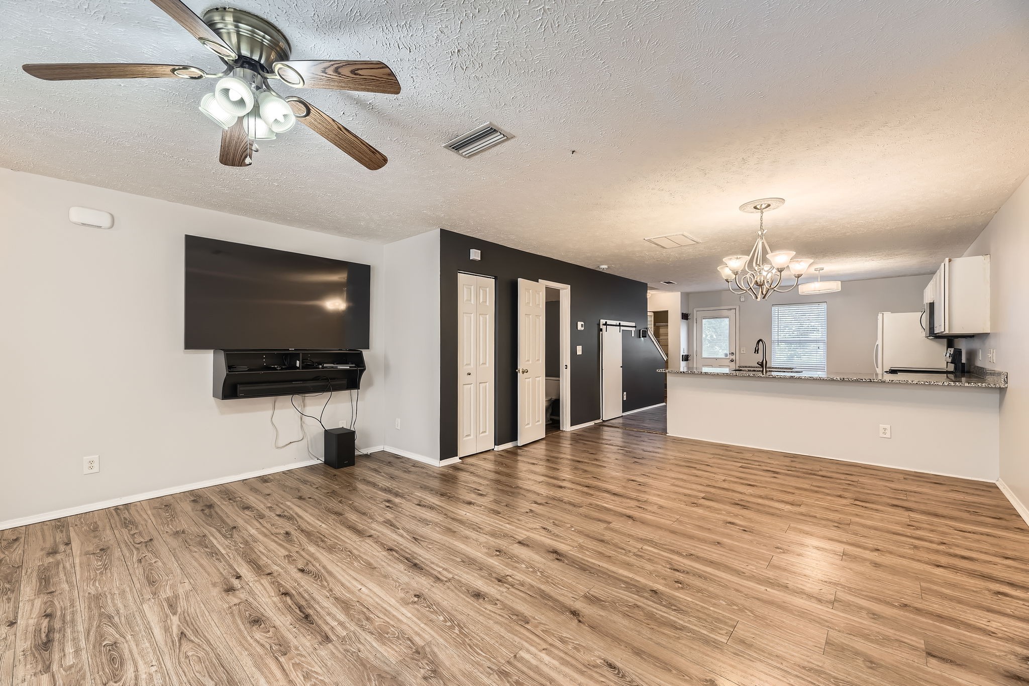 5853 Monroe Xing