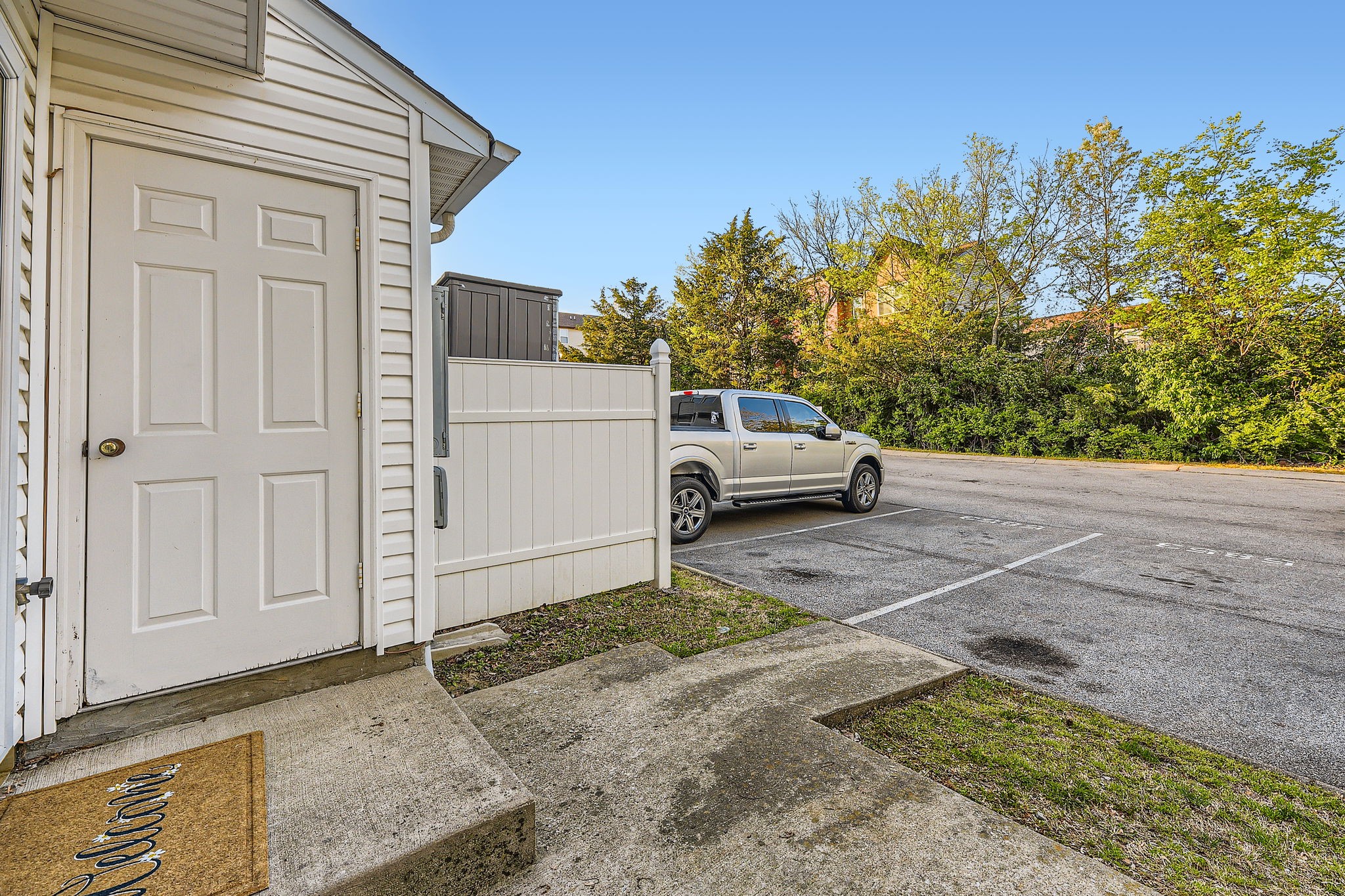 5853 Monroe Xing