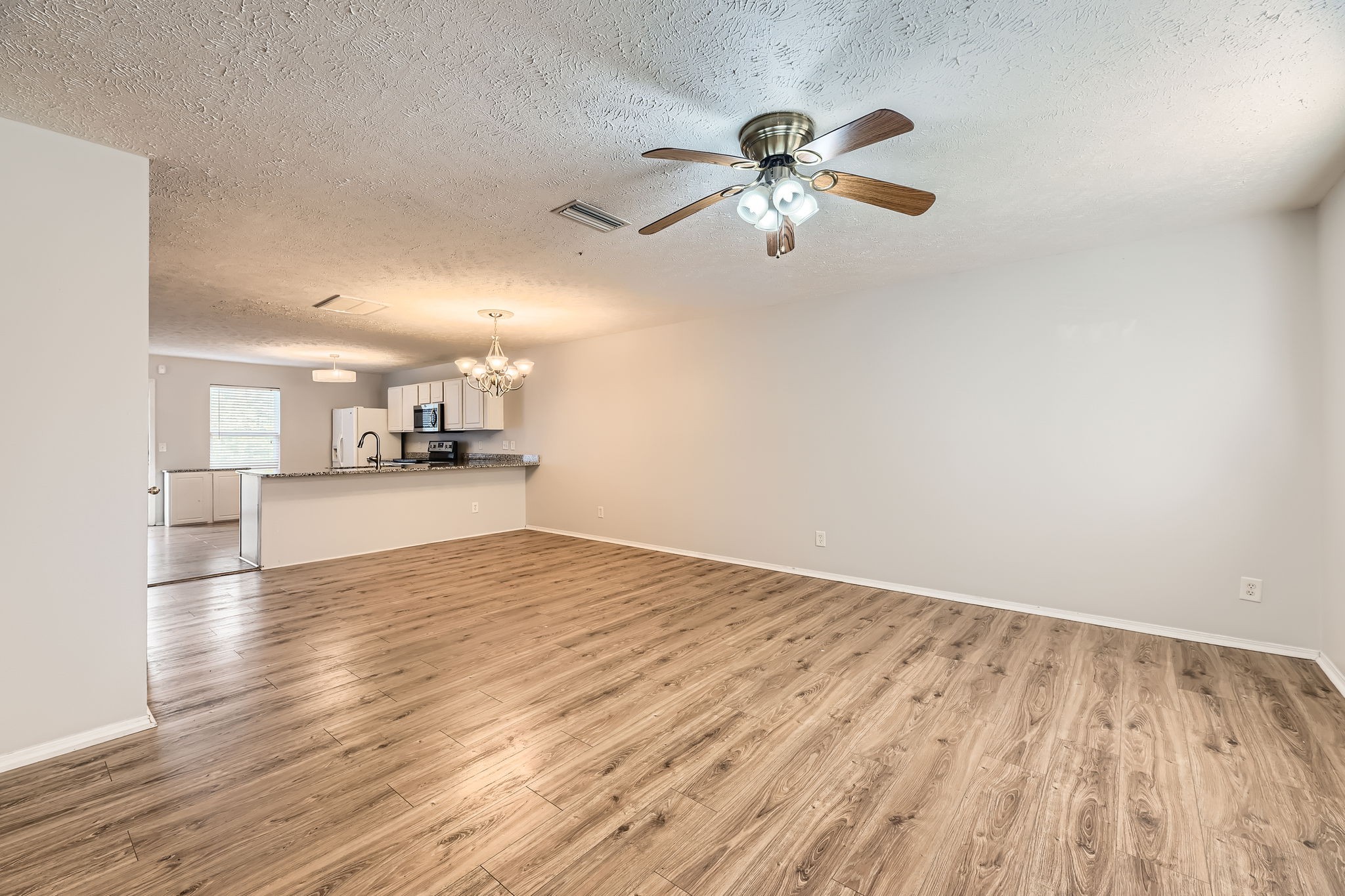 5853 Monroe Xing