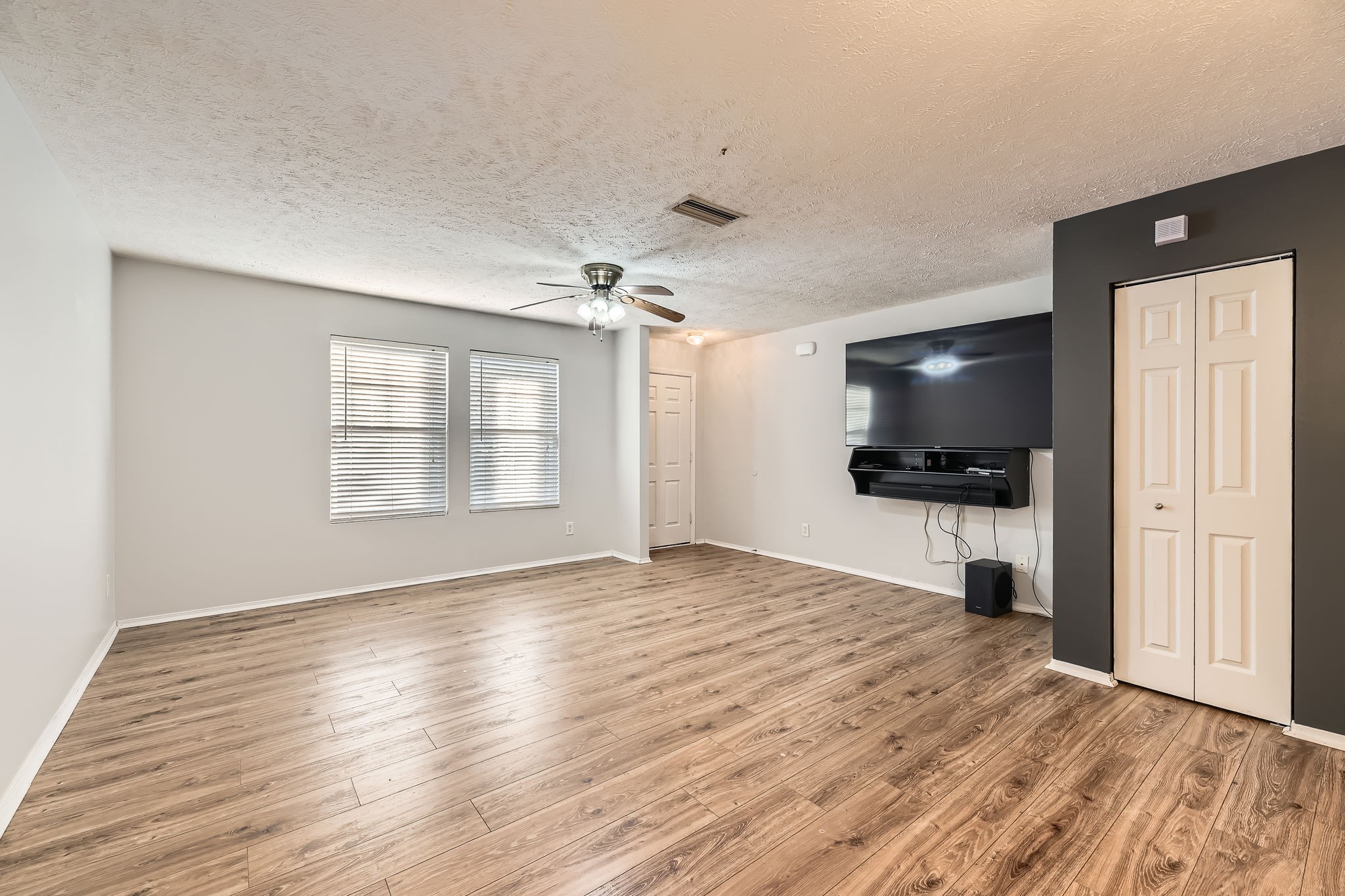 5853 Monroe Xing