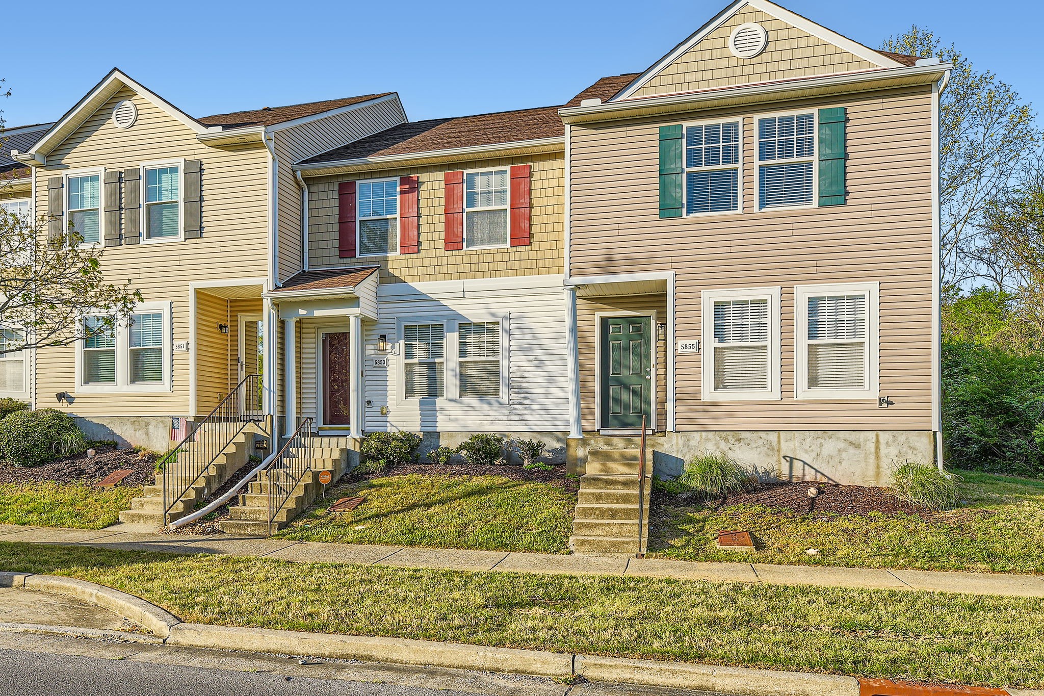 5853 Monroe Xing
