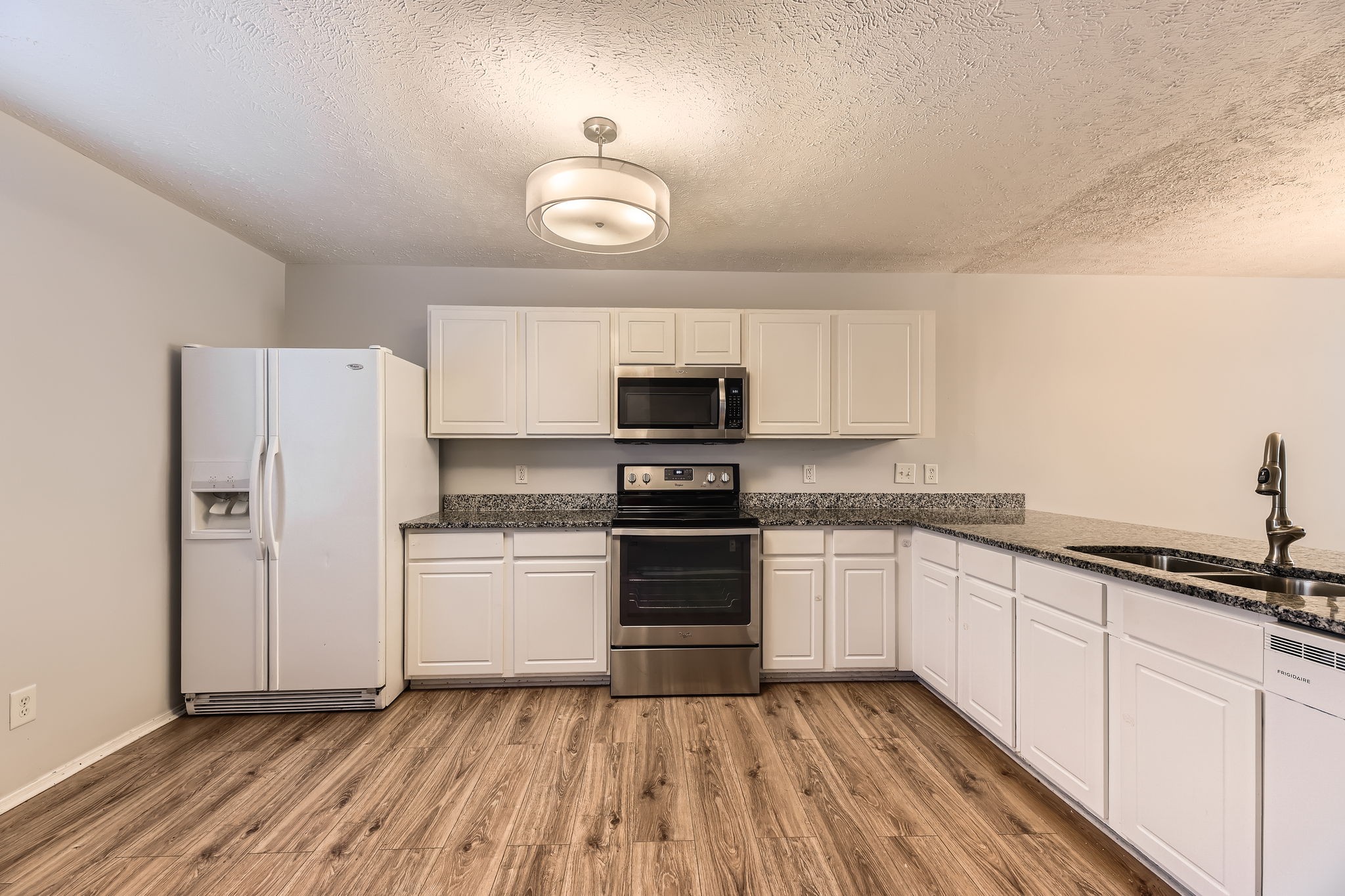 5853 Monroe Xing