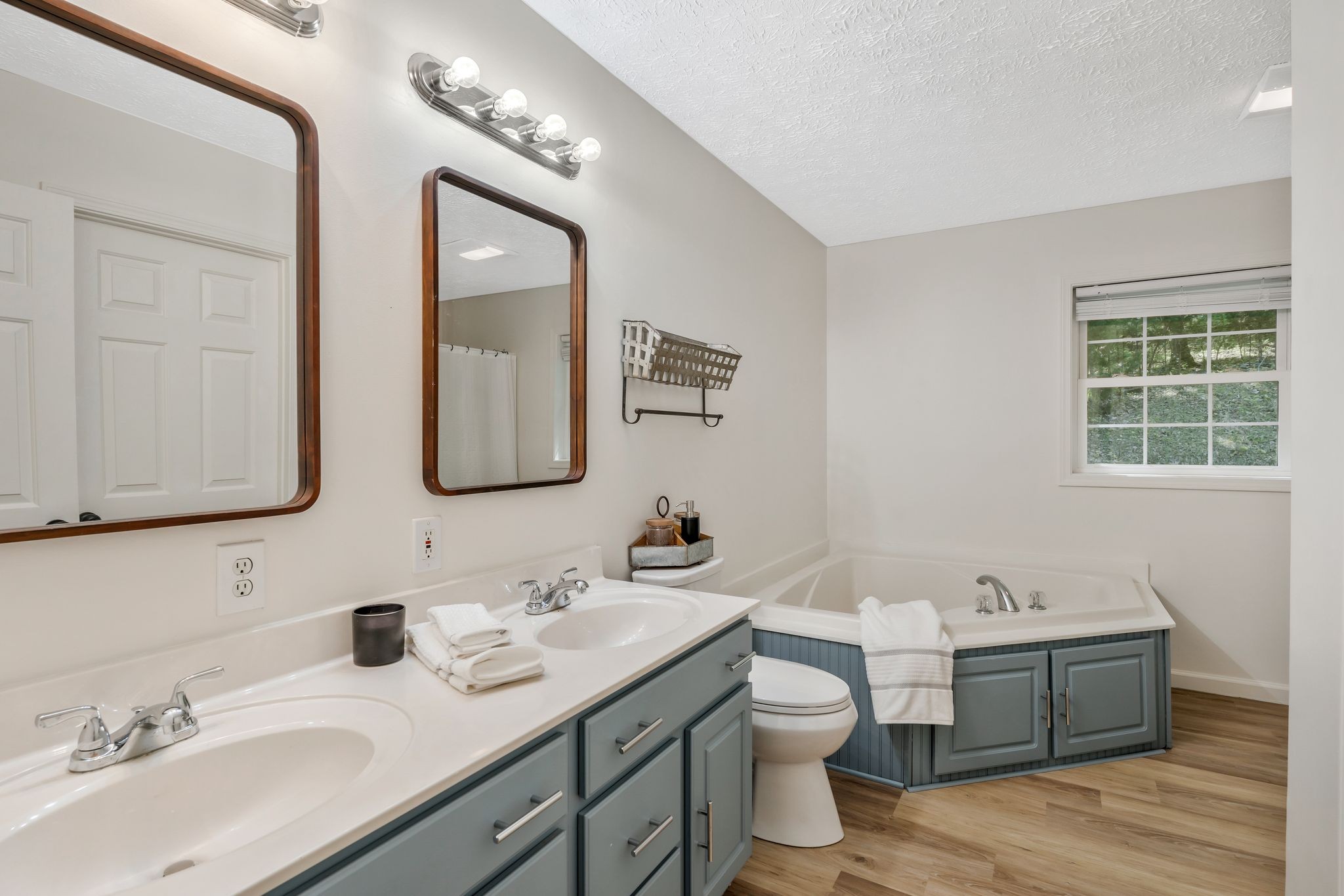 1780 Warren Hollow Rd