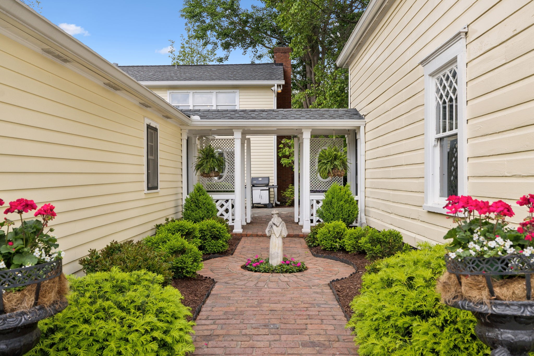 115 Lewisburg Ave