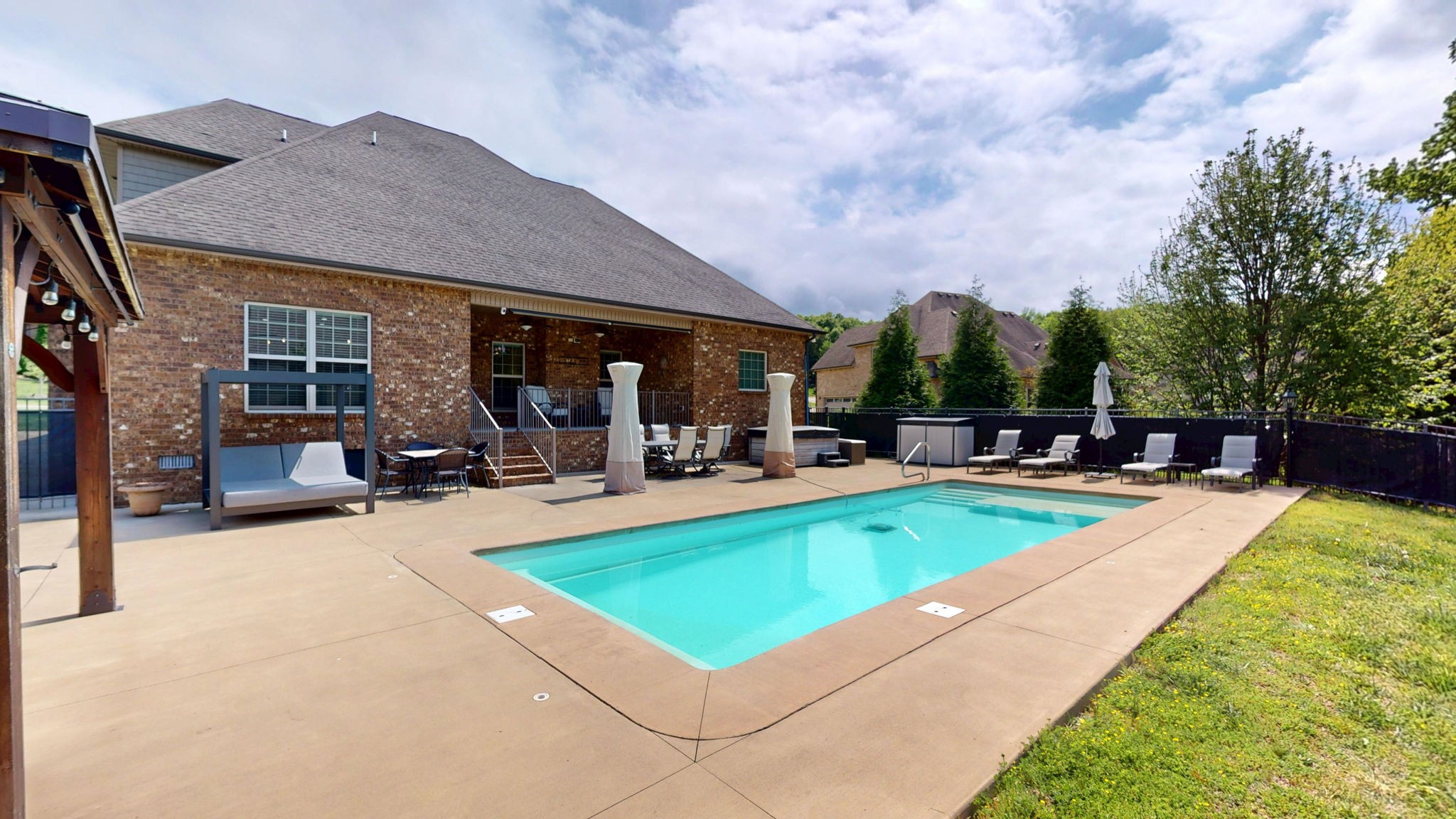 804 Twin View Dr