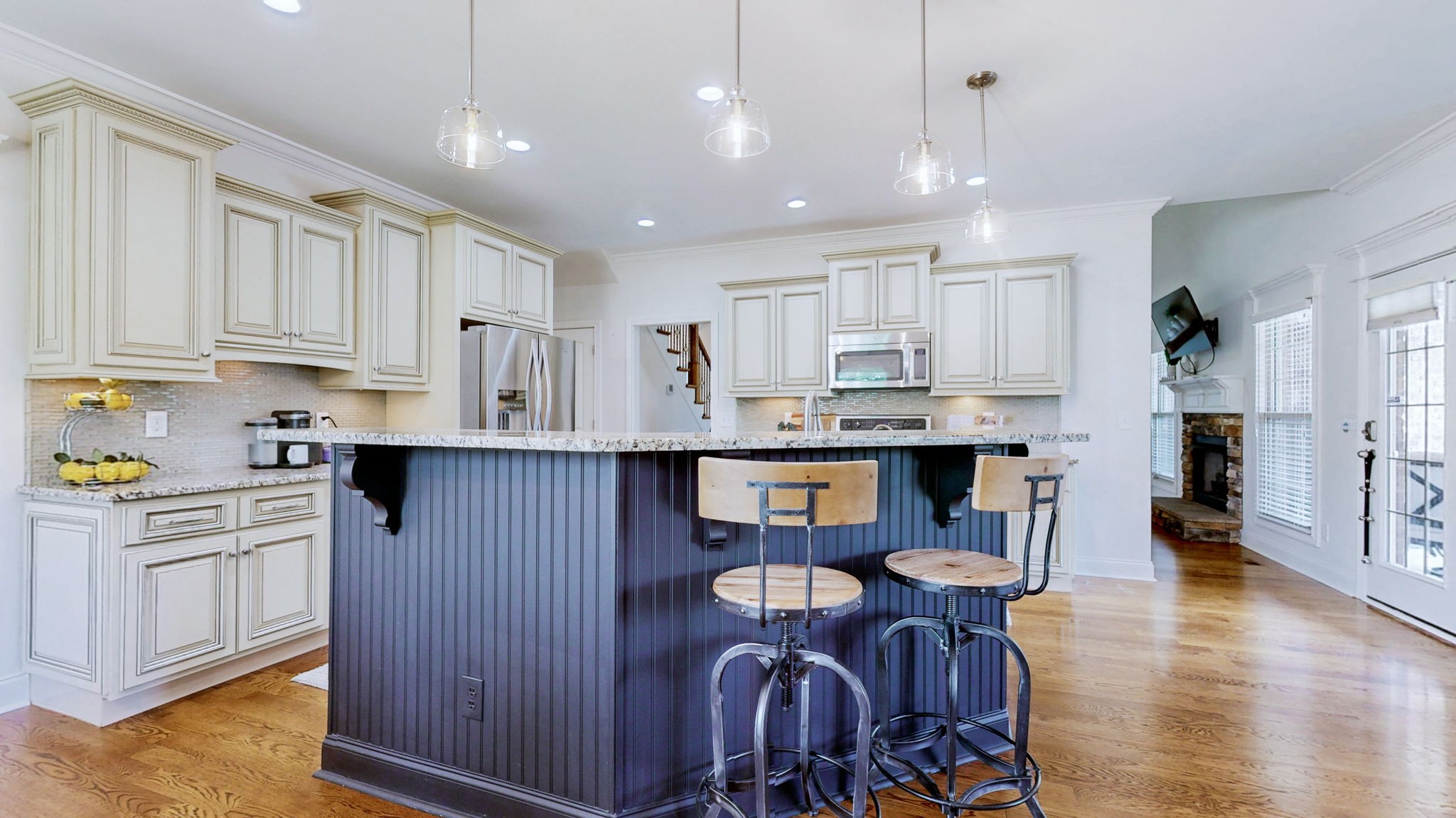 804 Twin View Dr