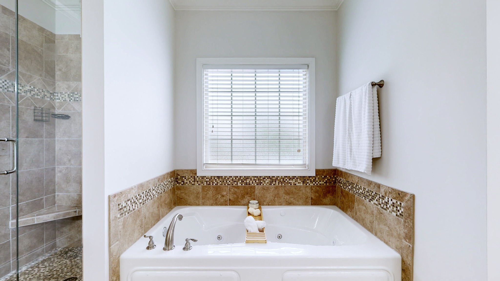 804 Twin View Dr