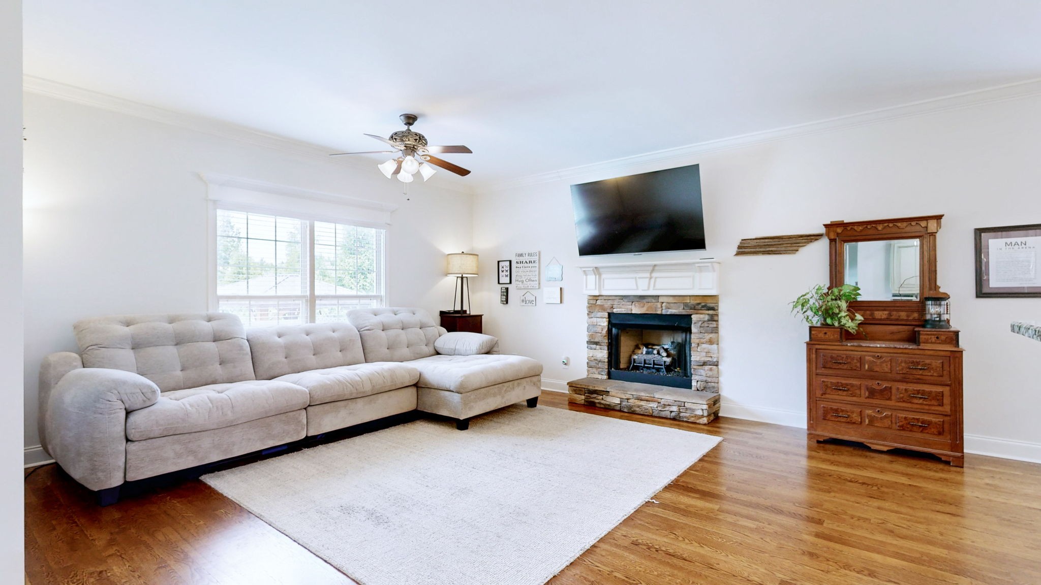 804 Twin View Dr