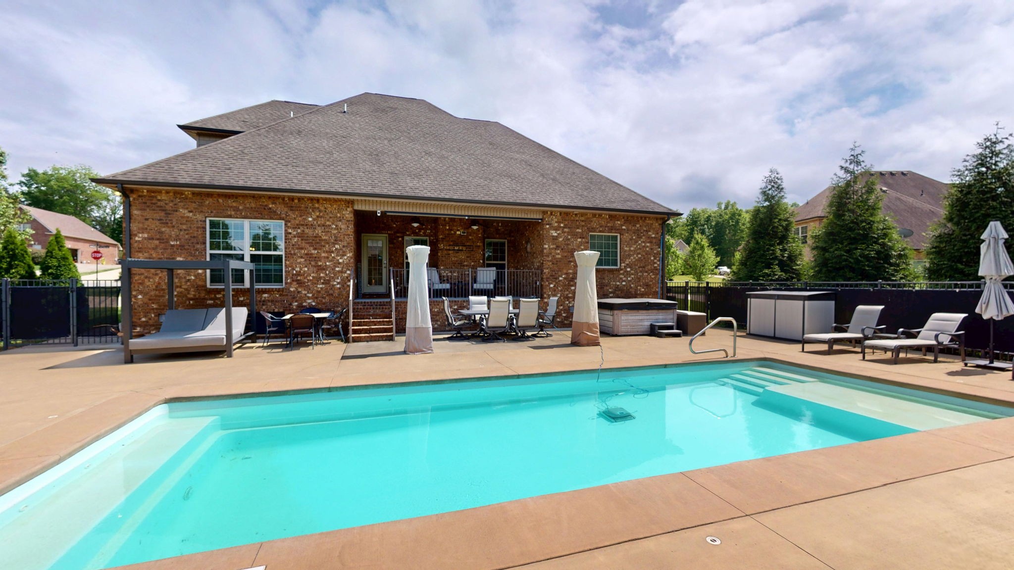 804 Twin View Dr