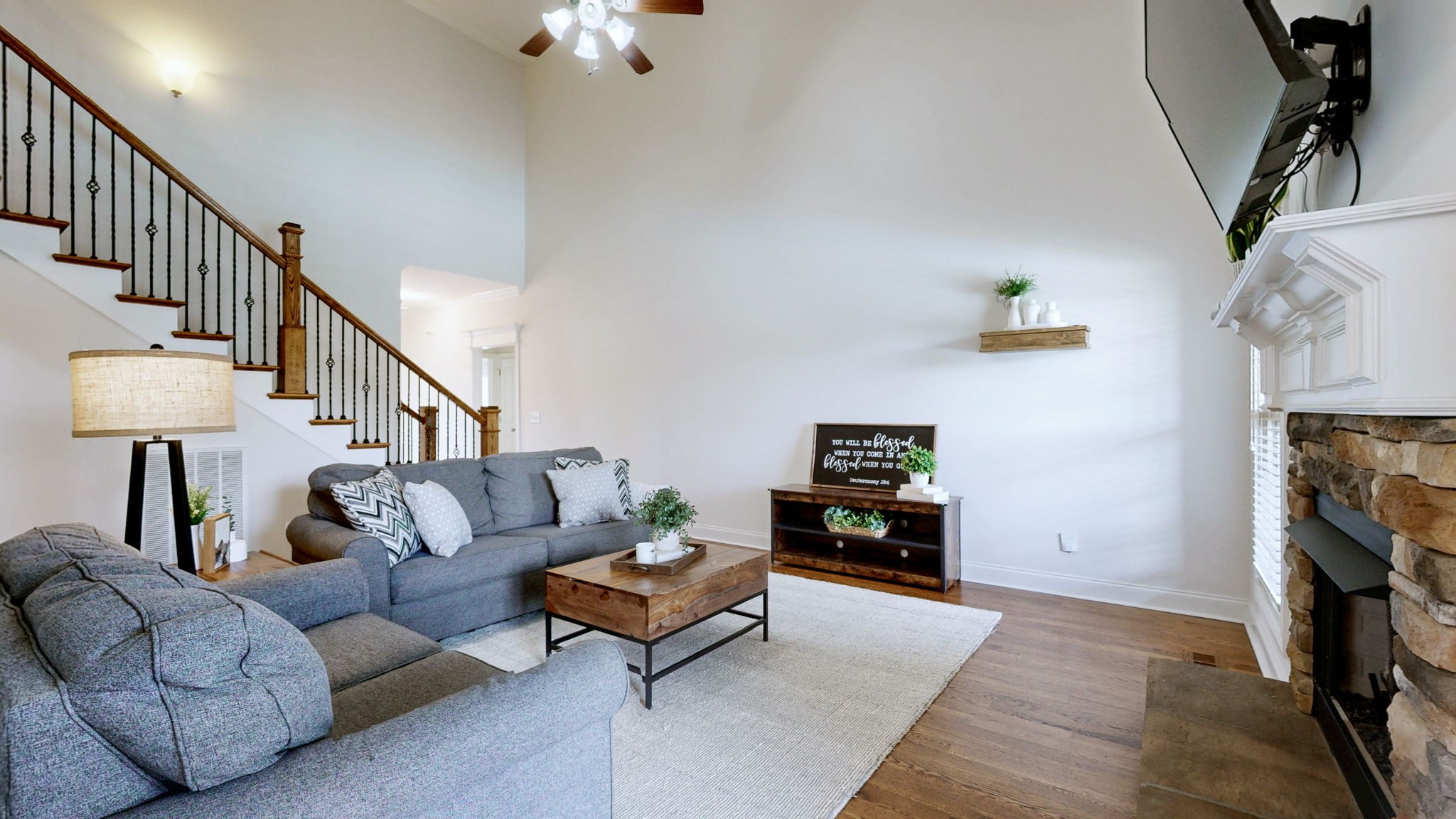 804 Twin View Dr