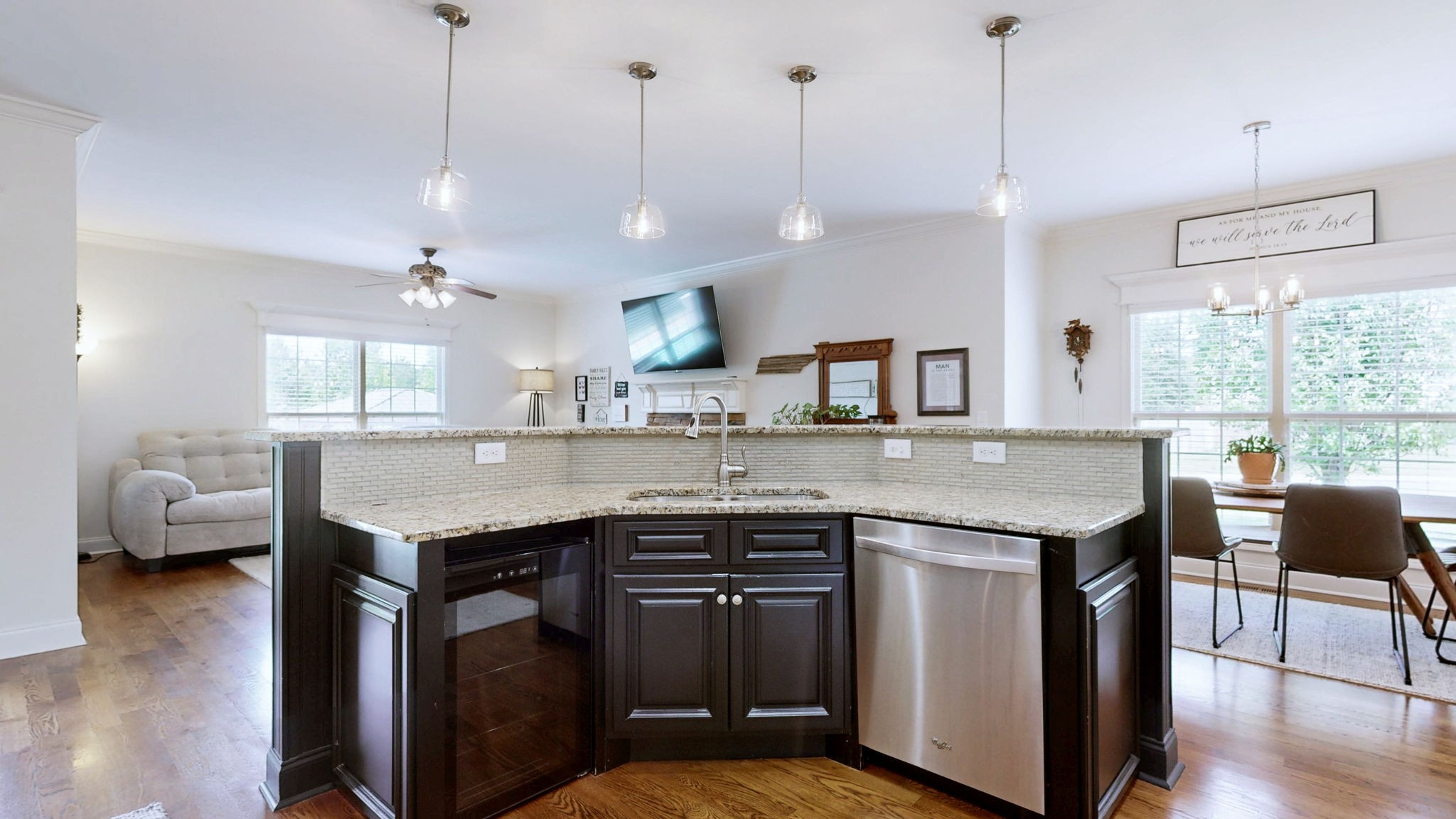 804 Twin View Dr