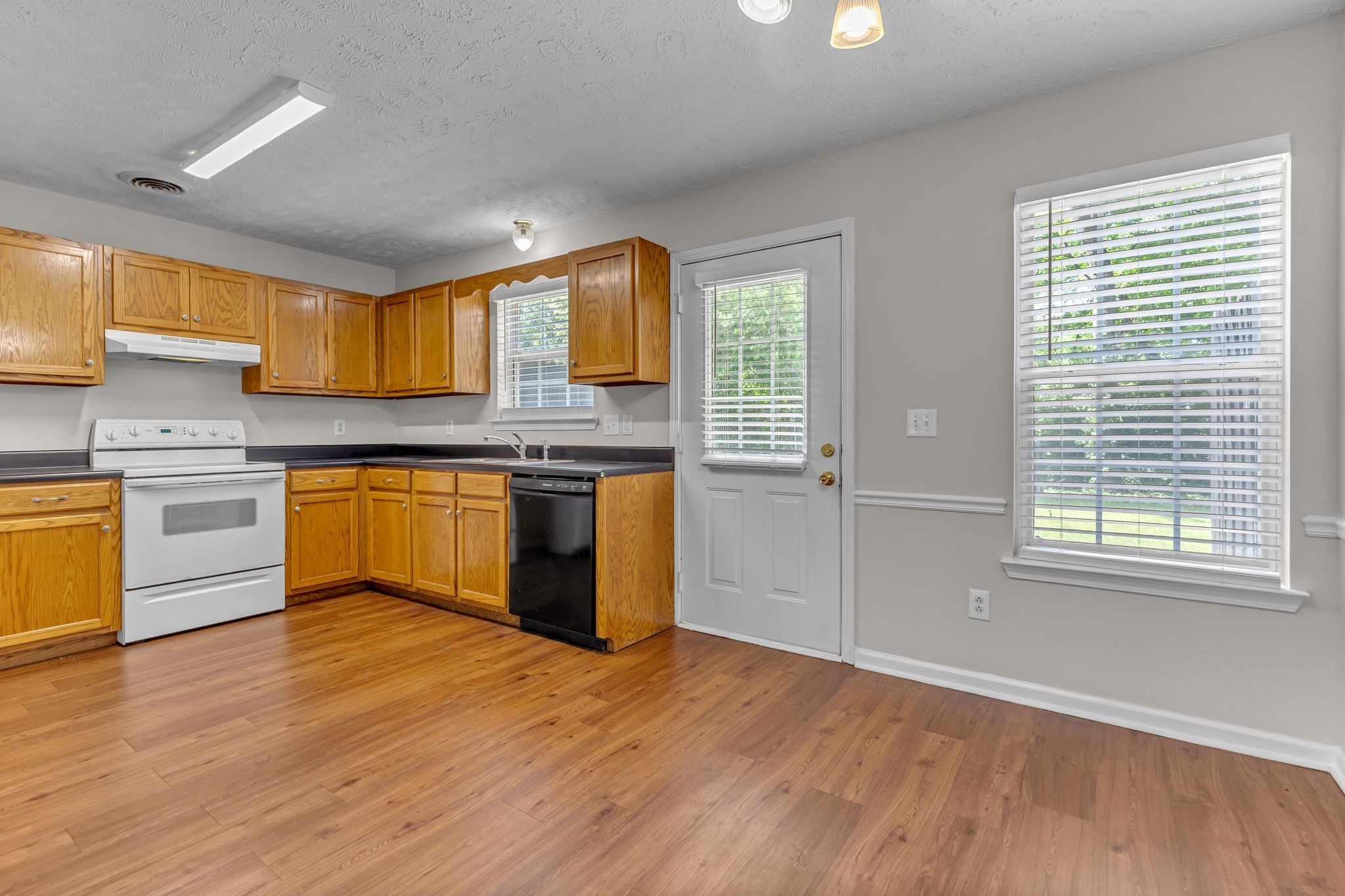 1507 Center Pointe Dr