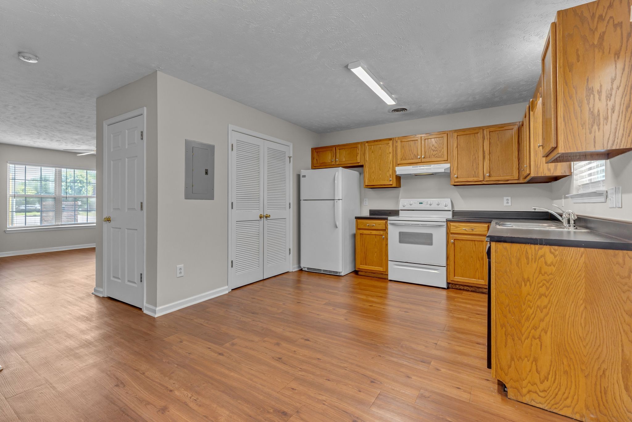 1507 Center Pointe Dr