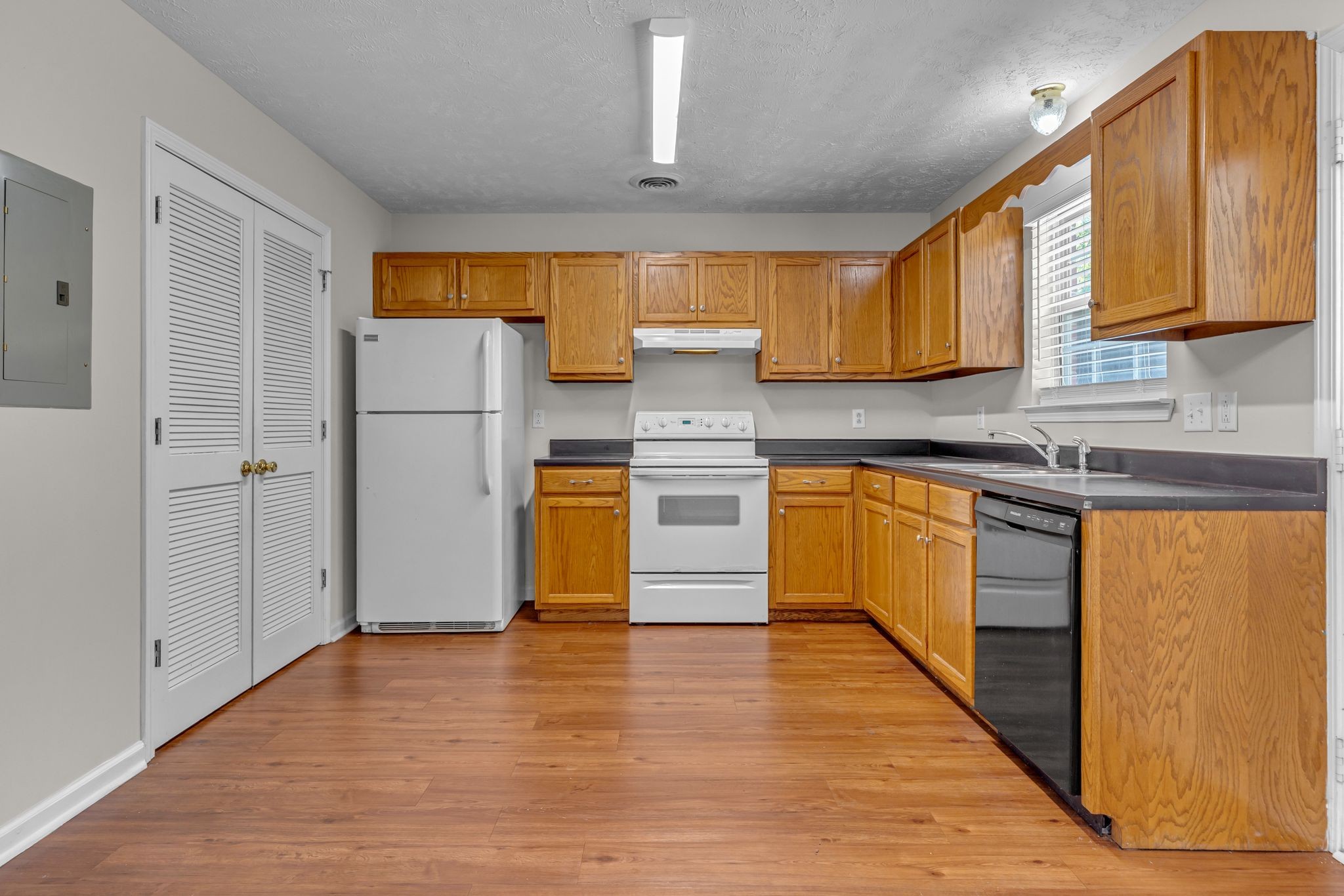 1507 Center Pointe Dr