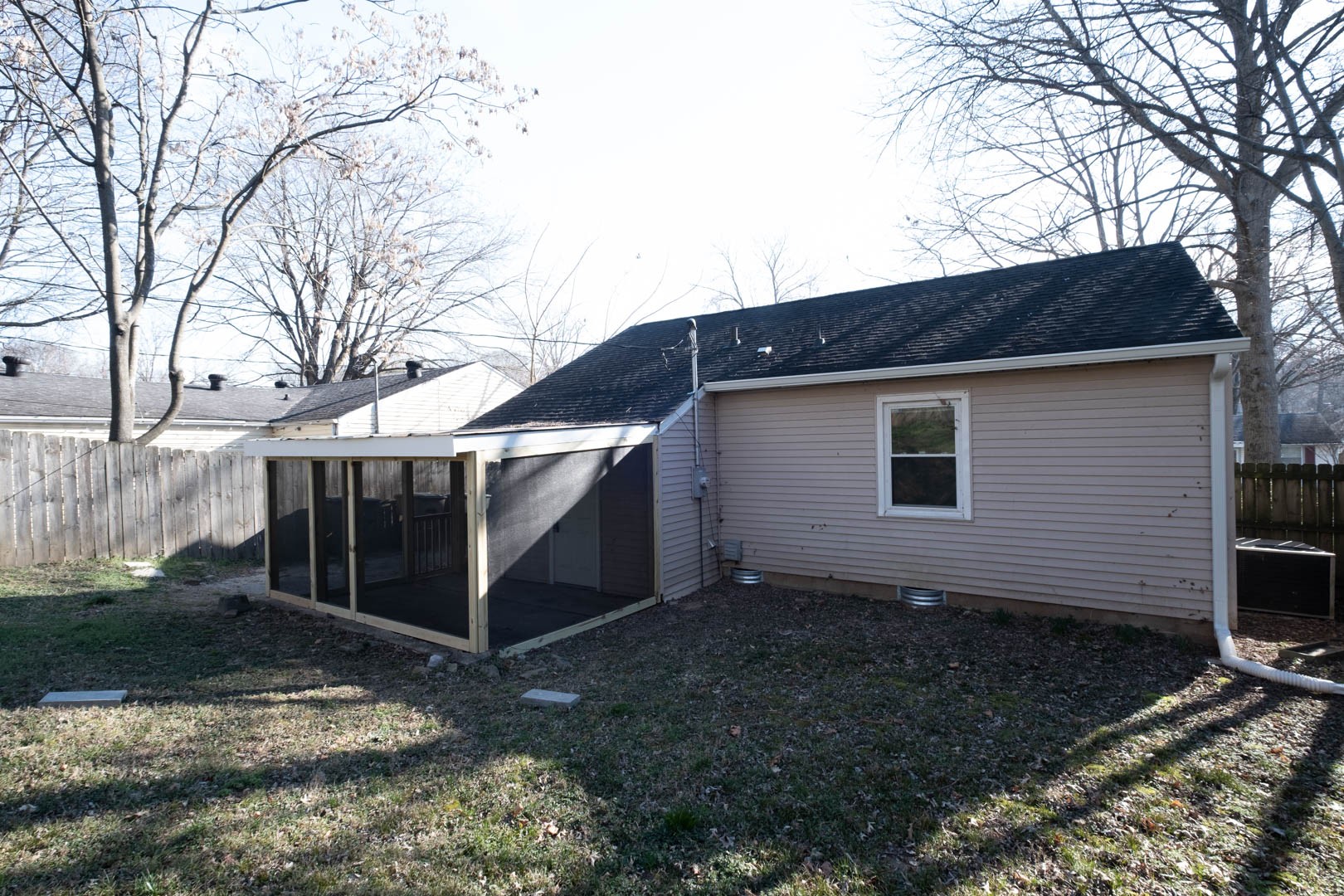 606 Village Ct