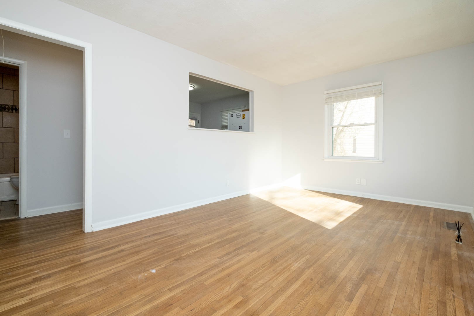 606 Village Ct