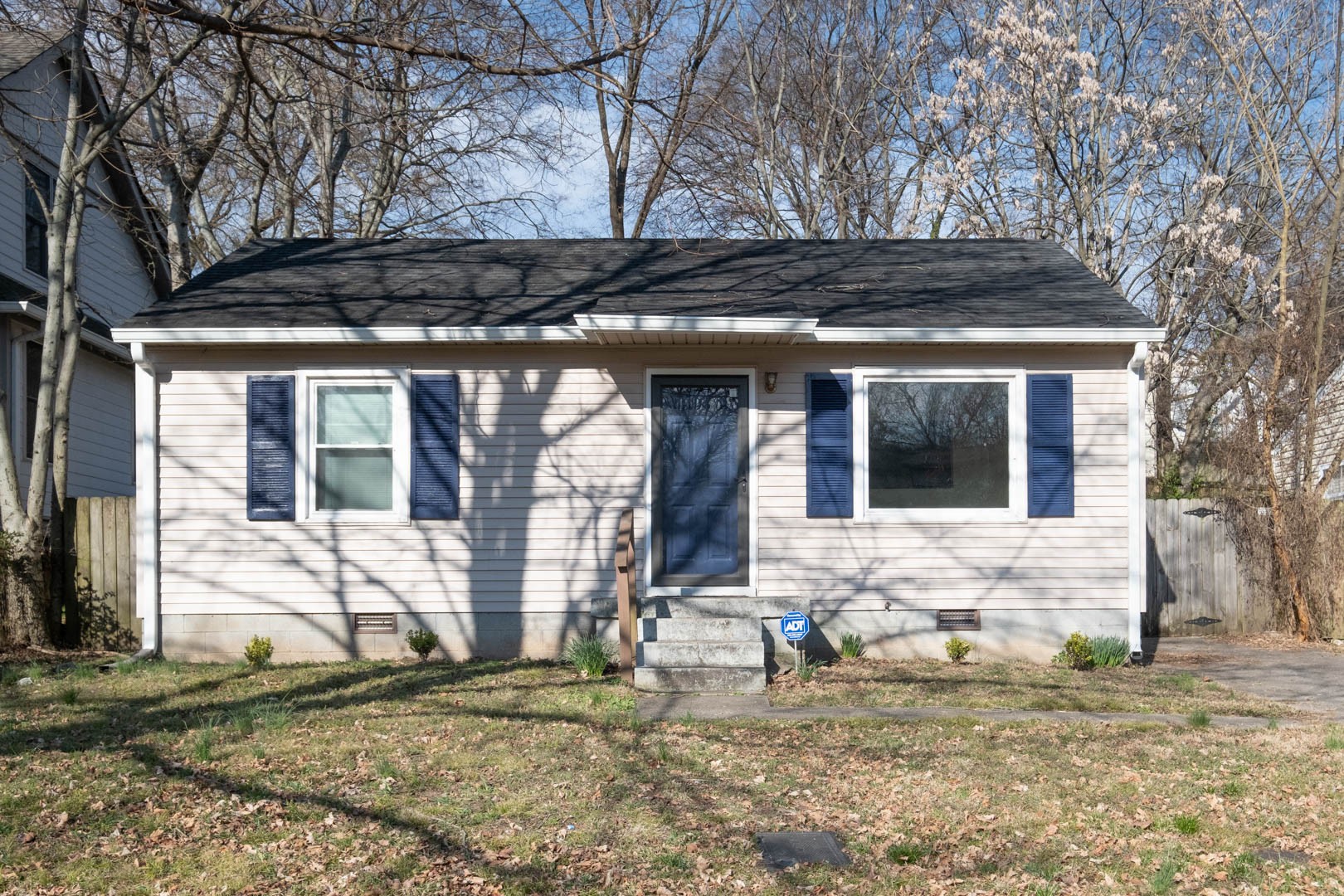 606 Village Ct
