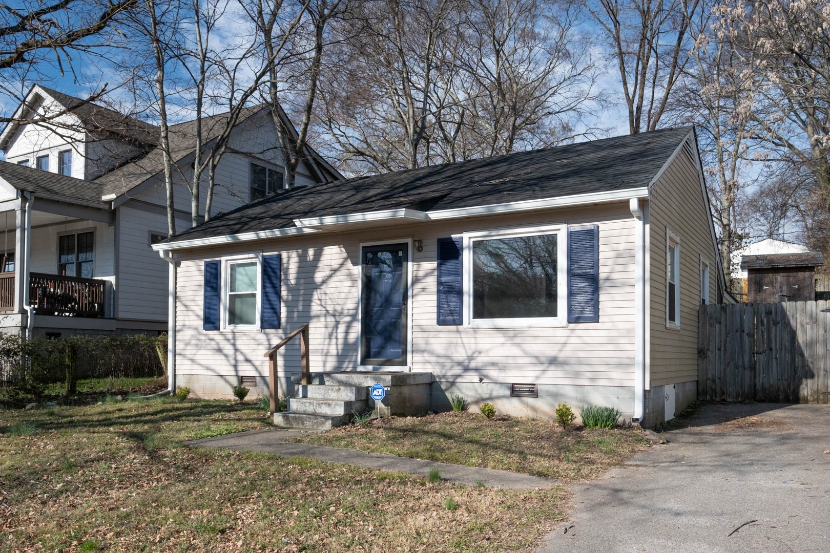 606 Village Ct