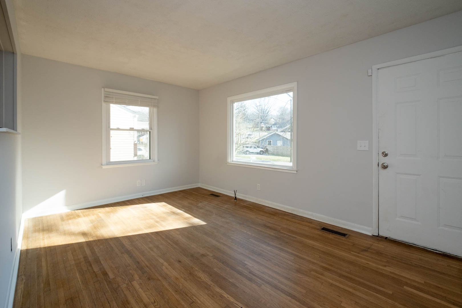 606 Village Ct