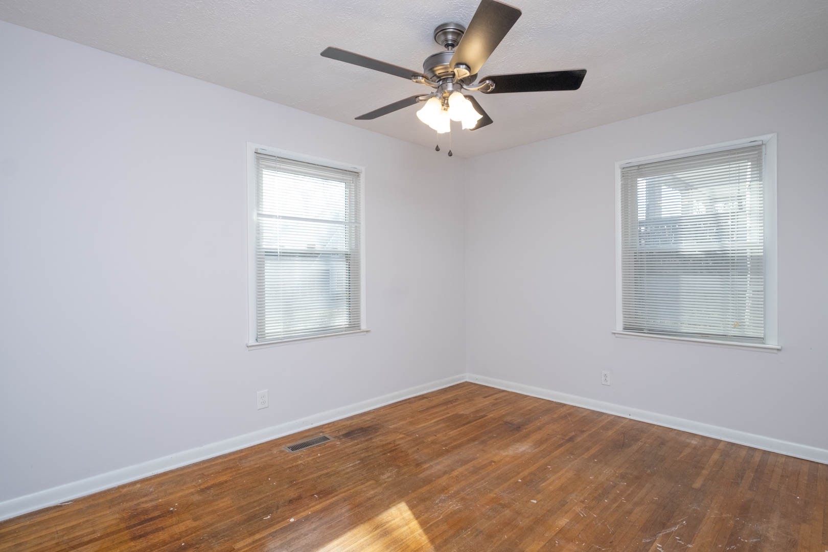 606 Village Ct