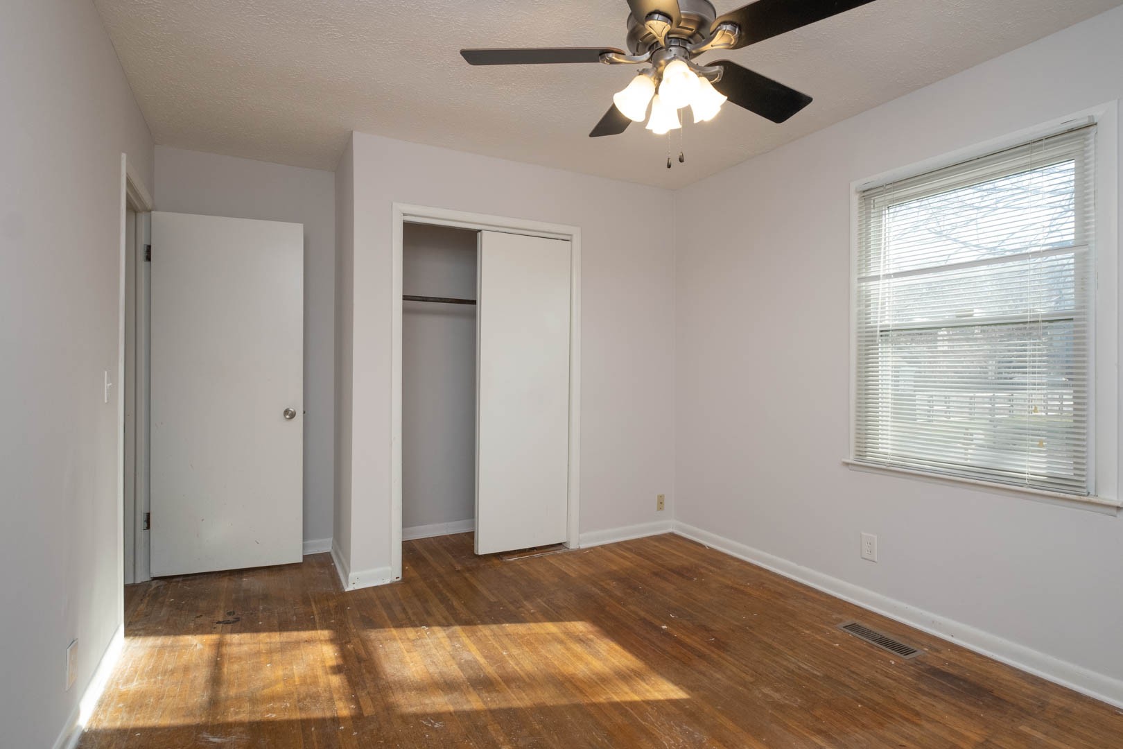 606 Village Ct