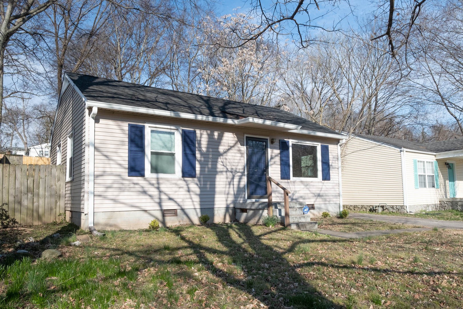 606 Village Ct