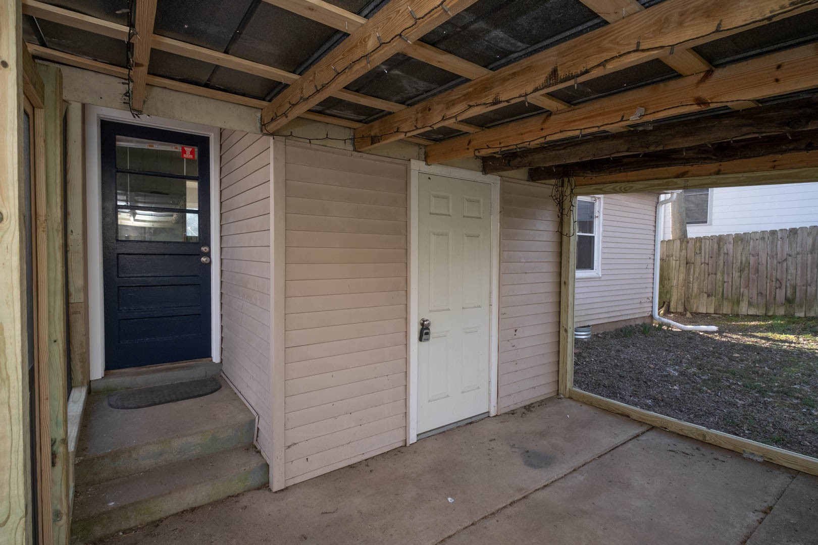 606 Village Ct